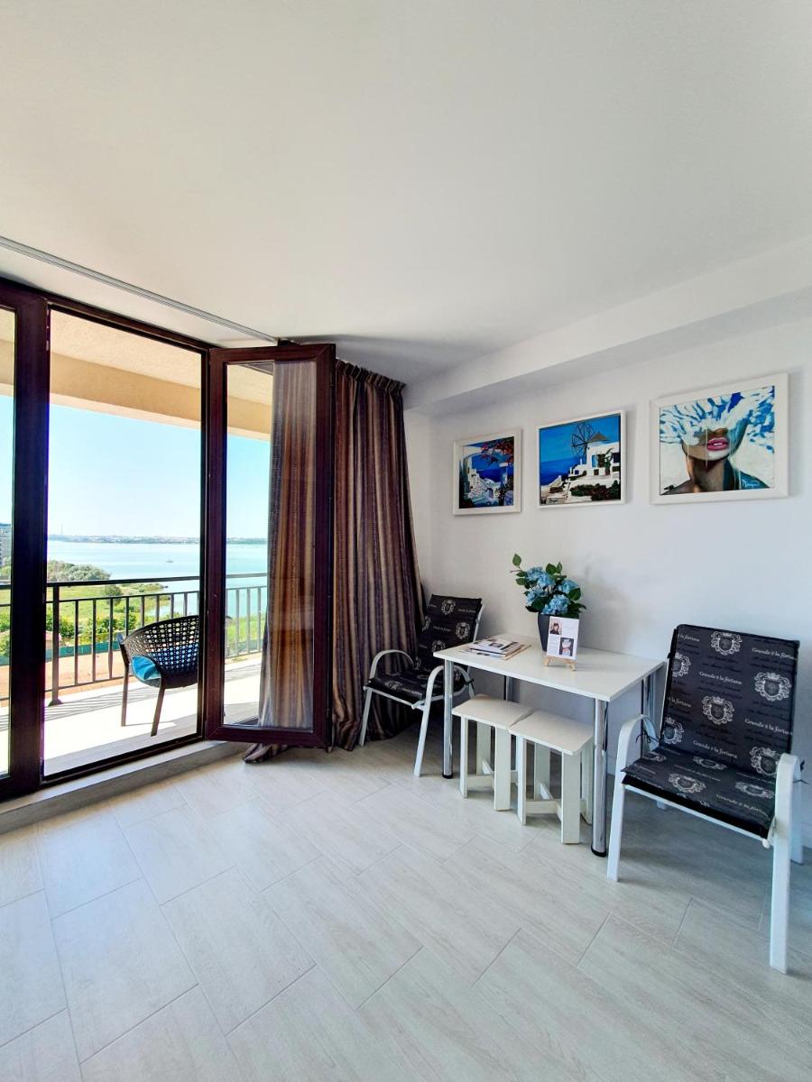 Apartment with Sea View - Photo 9