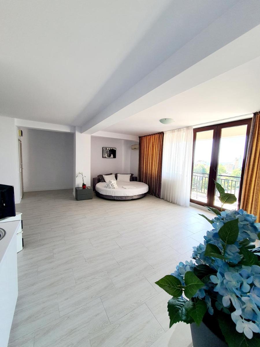 Apartment with Sea View - Photo 8