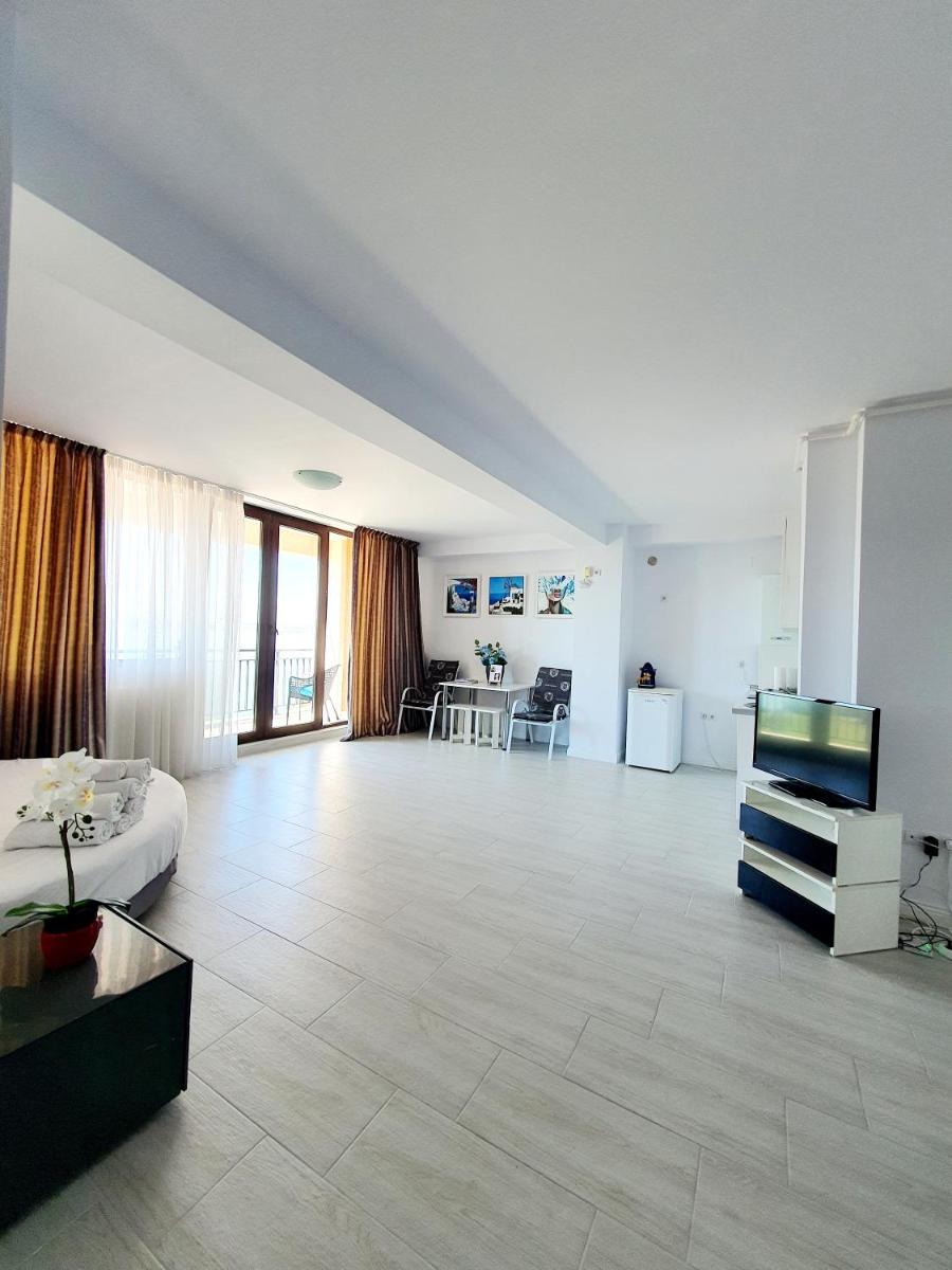 Apartment with Sea View - Photo 6