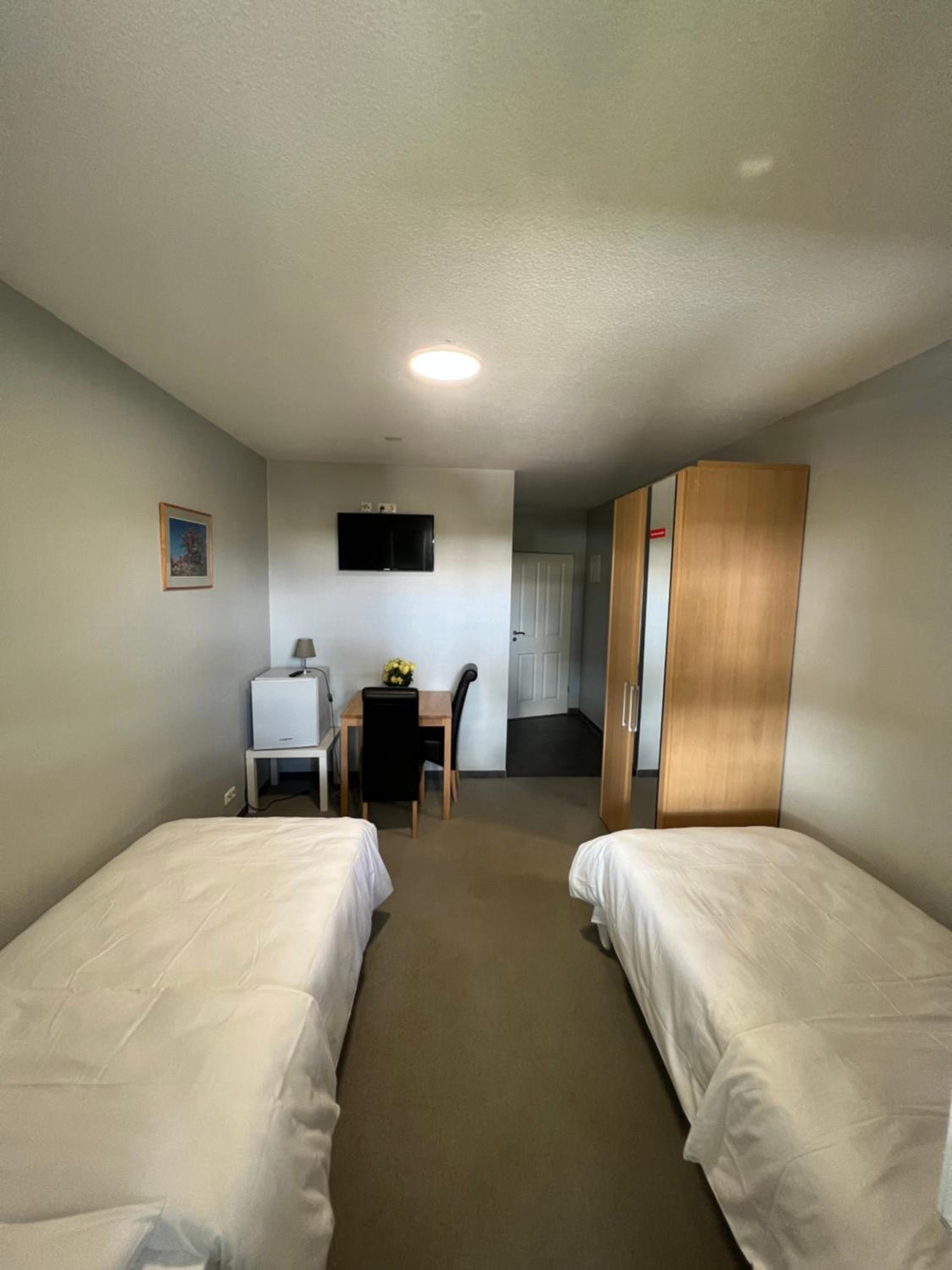 Double Room with Private Bathroom - Photo 6