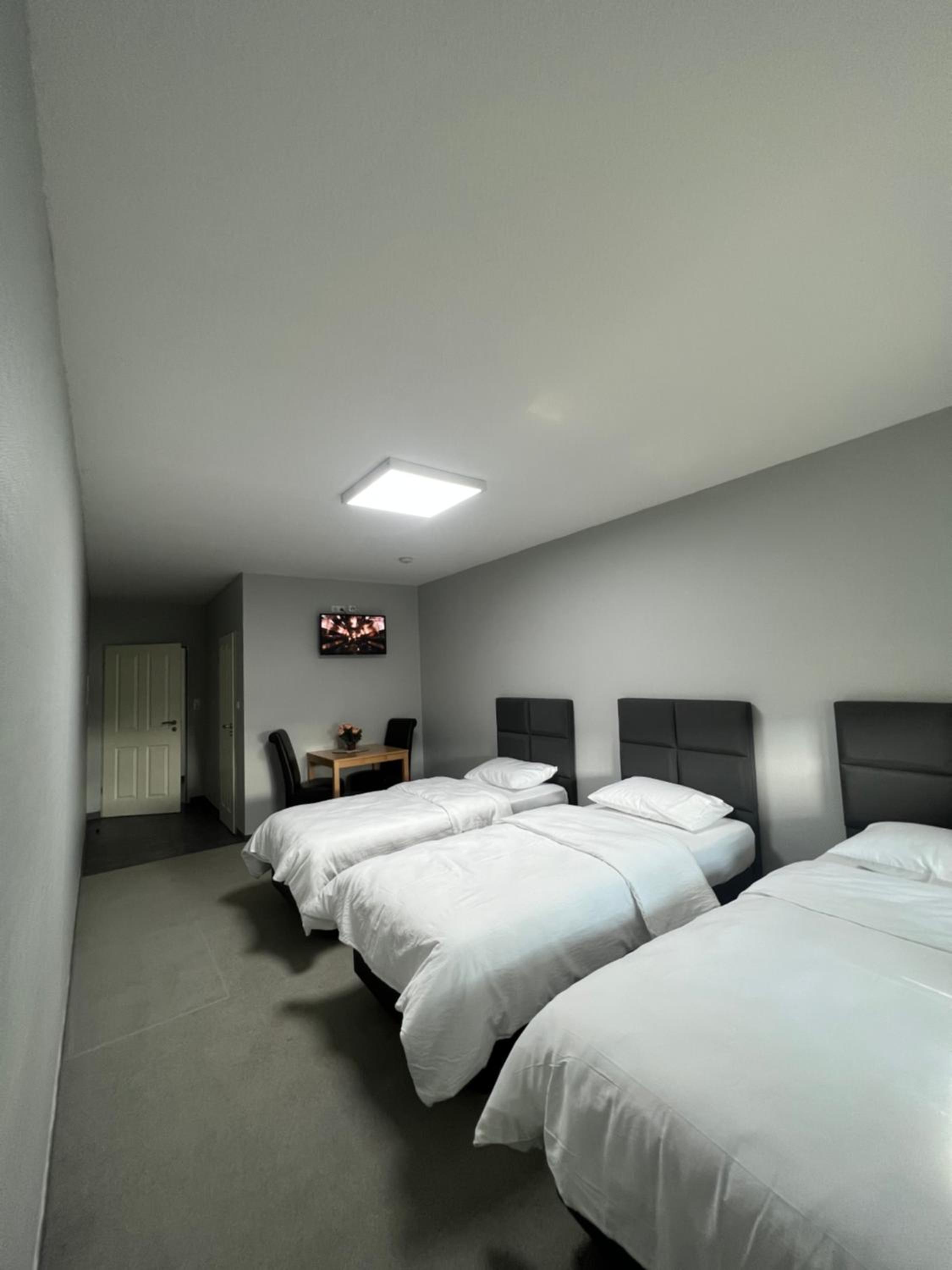Triple Room with Private Bathroom - Photo 2