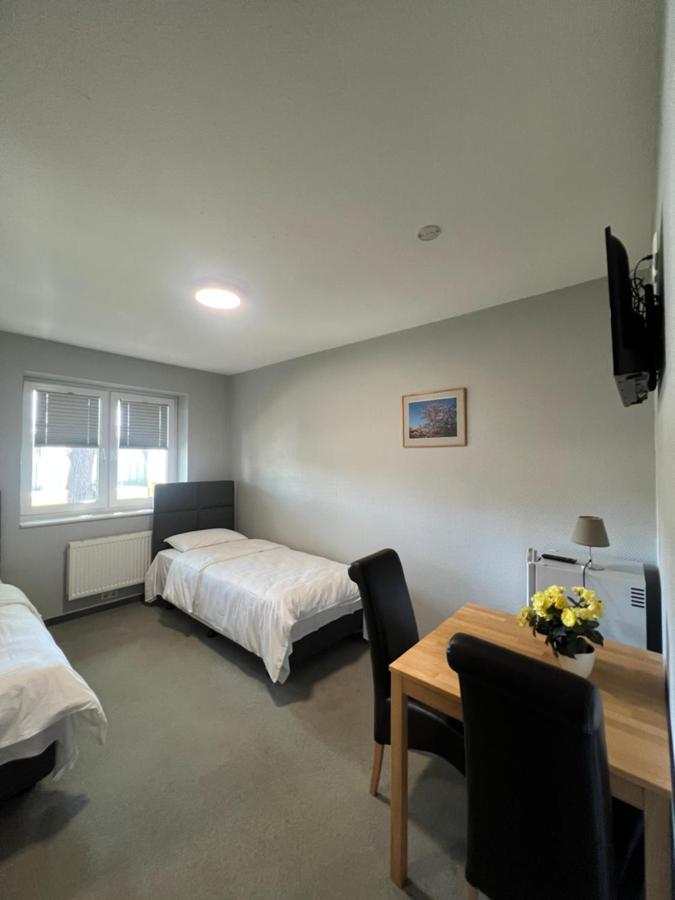 Double Room with Private Bathroom - Photo 5