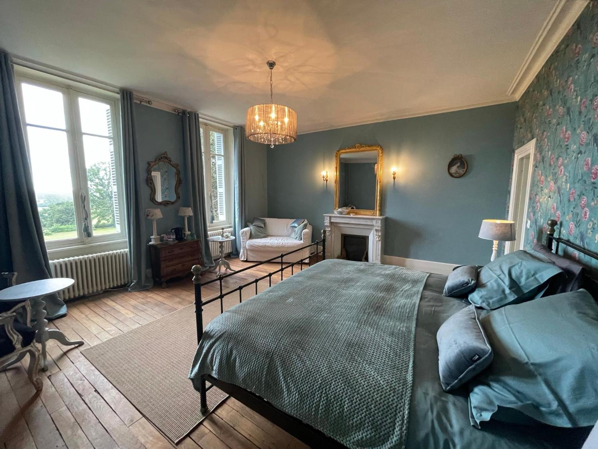 Deluxe King Room photo 2
