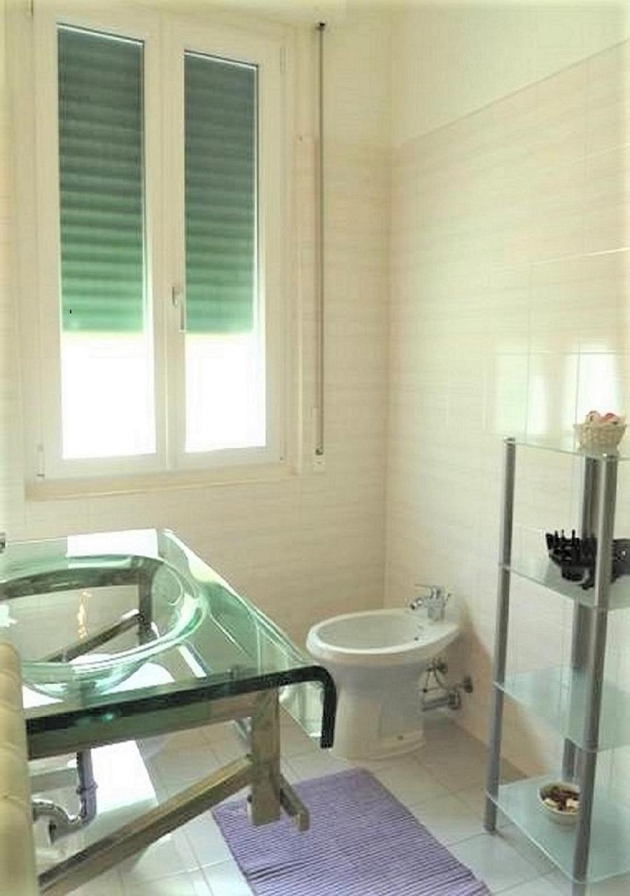 Double or Twin Room with Balcony - Photo 17
