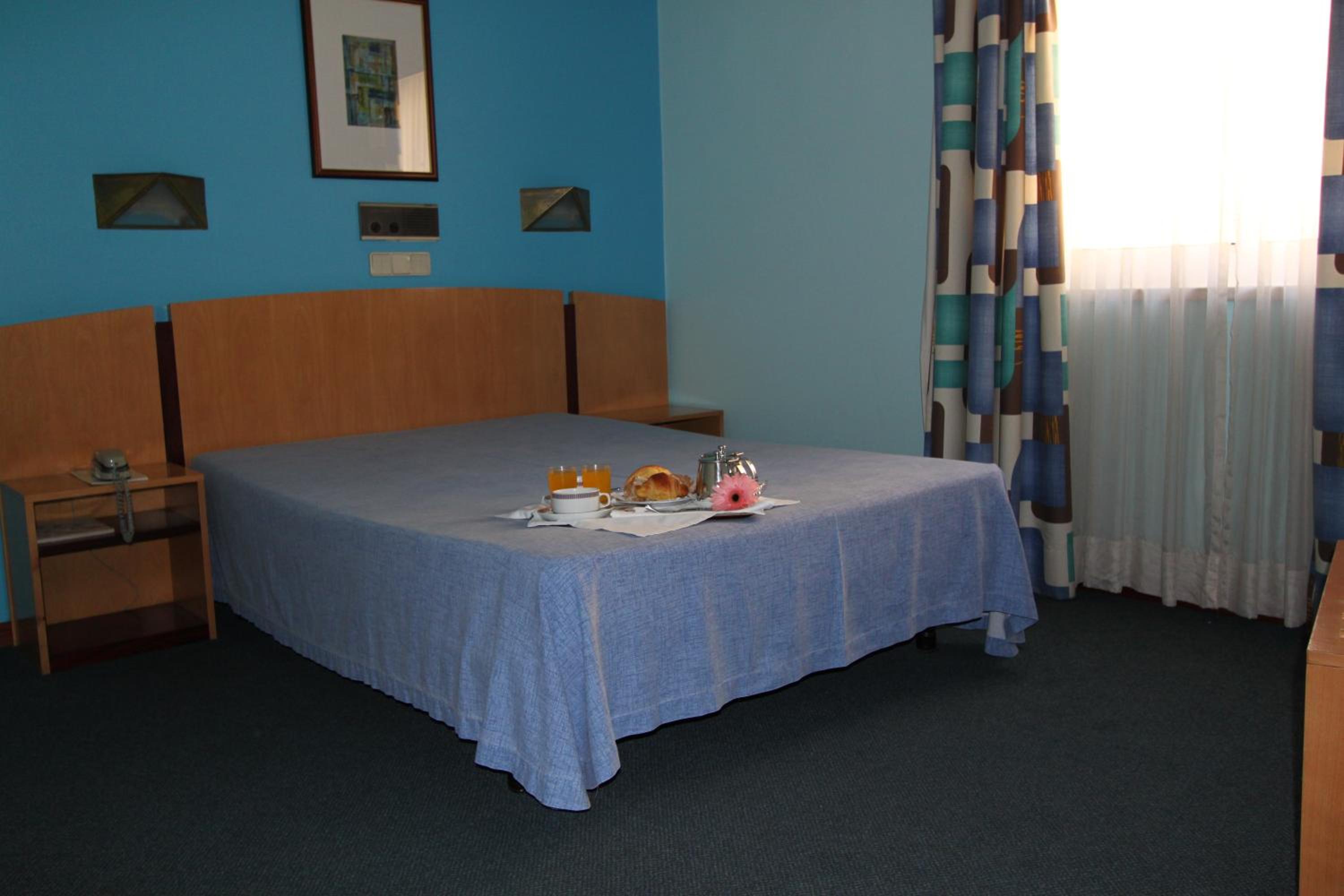Double or Twin Room - Photo 4