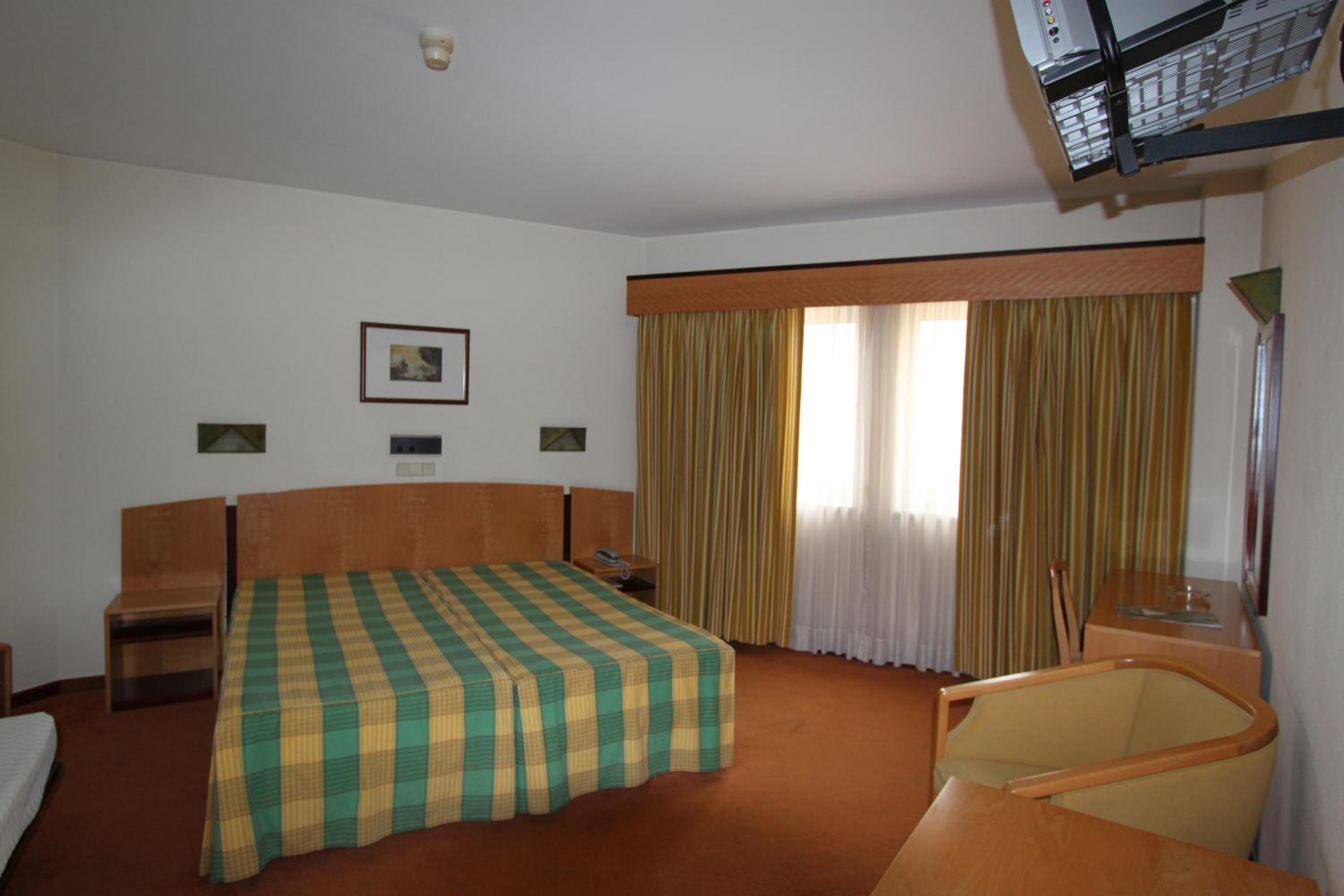 Double or Twin Room - Photo 11
