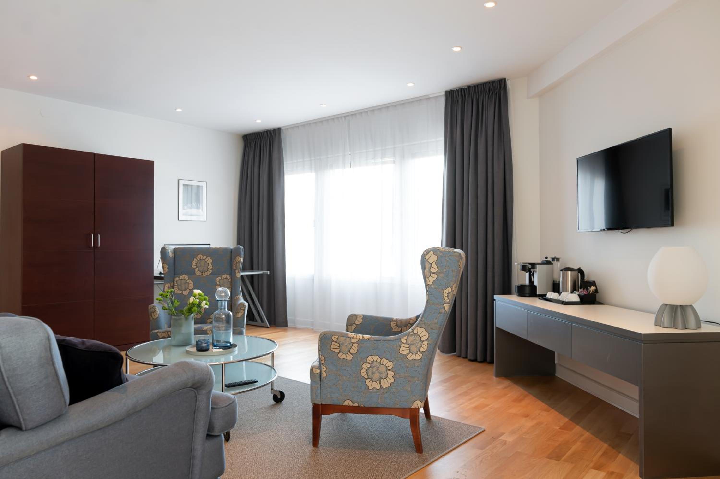 Suite - Photo 2
