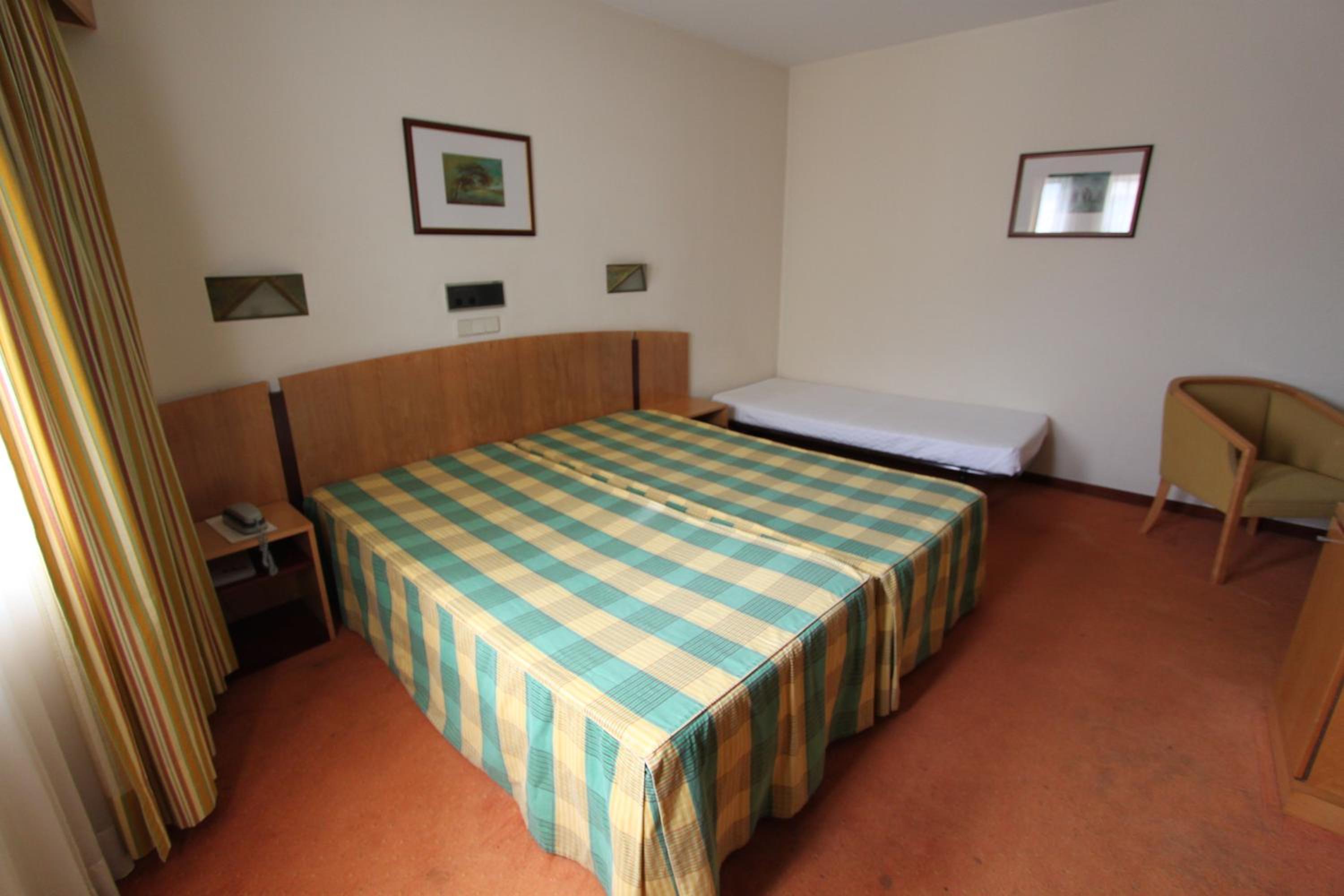 Double or Twin Room - Photo 10