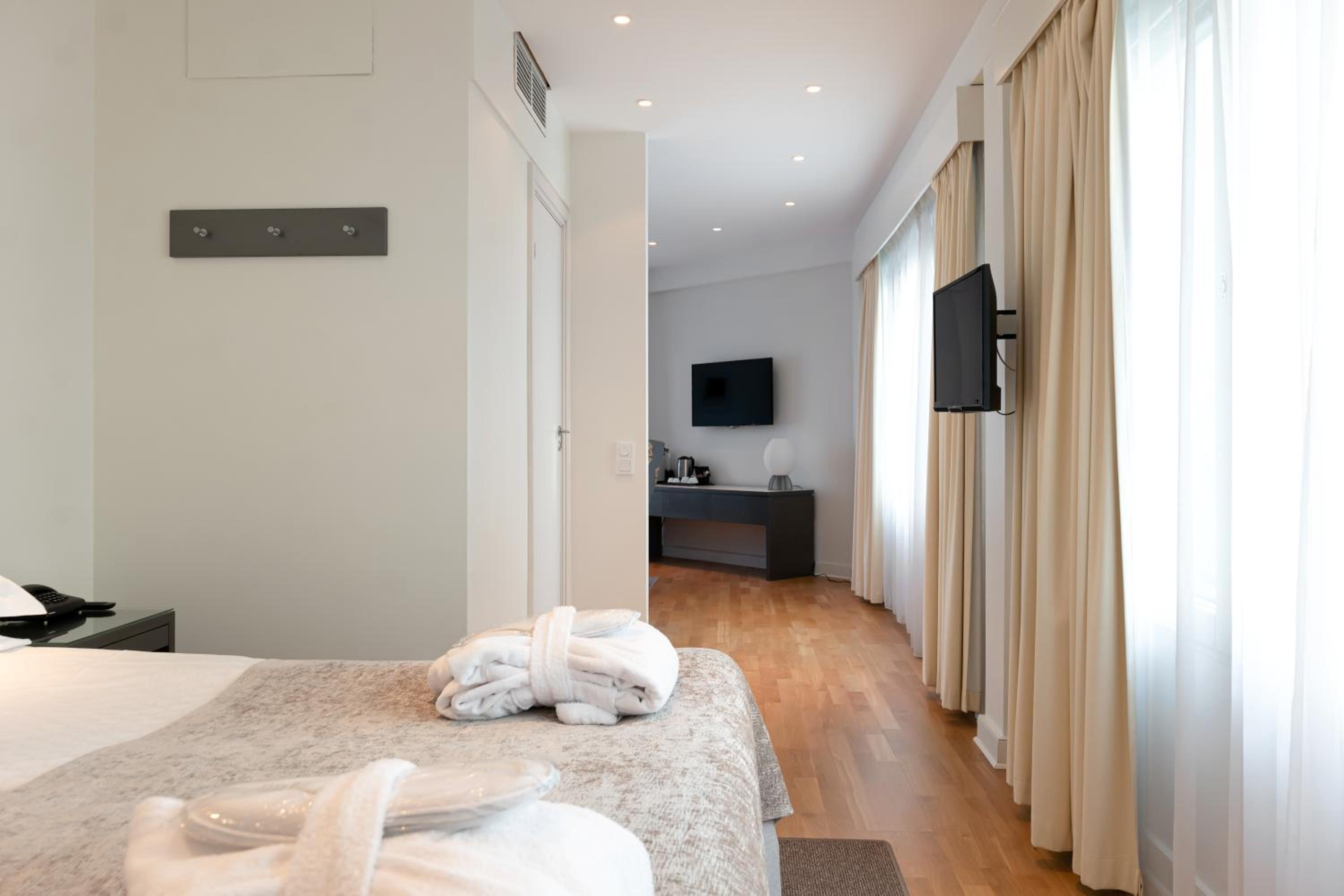 Suite - Photo 6