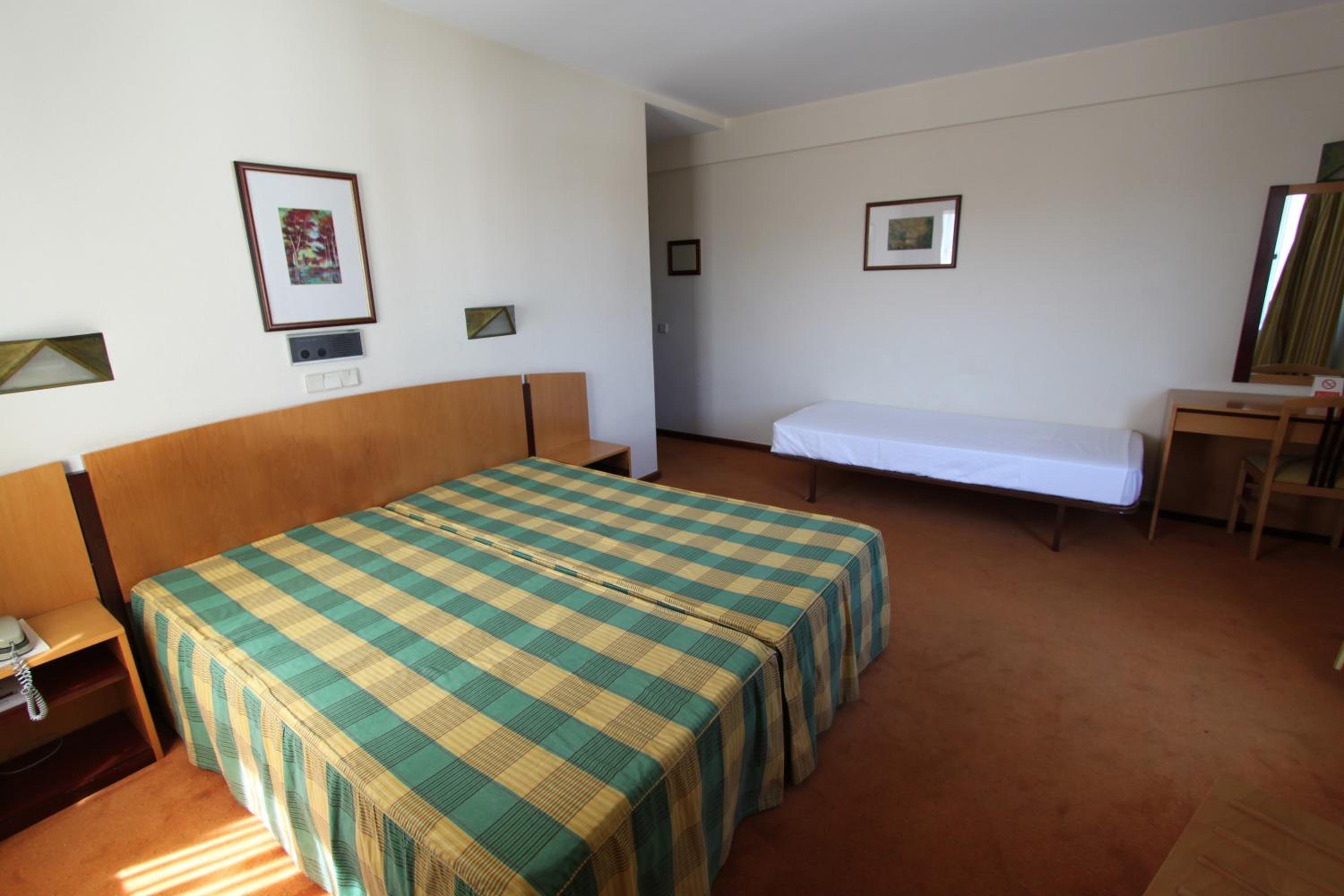 Double or Twin Room - Photo 7