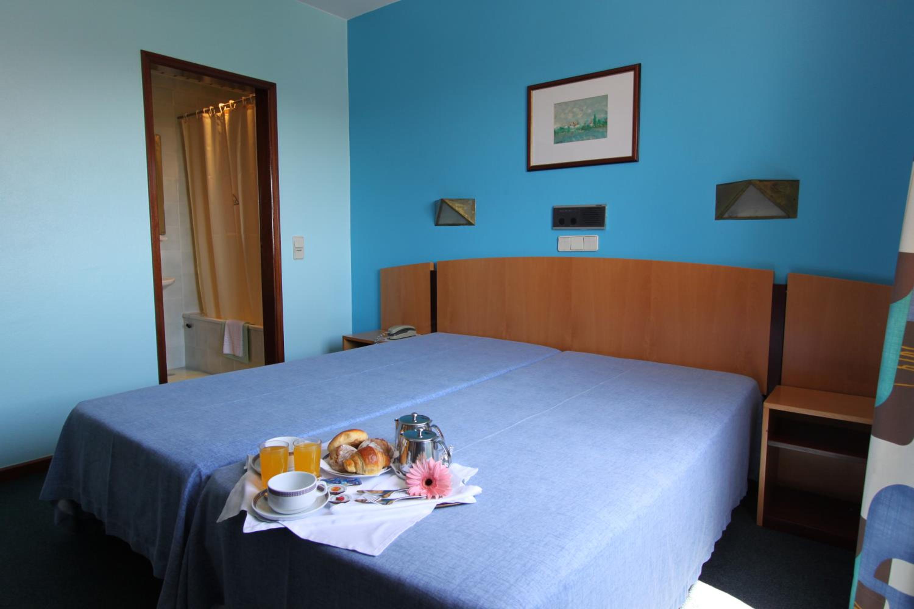 Double or Twin Room - Photo 8