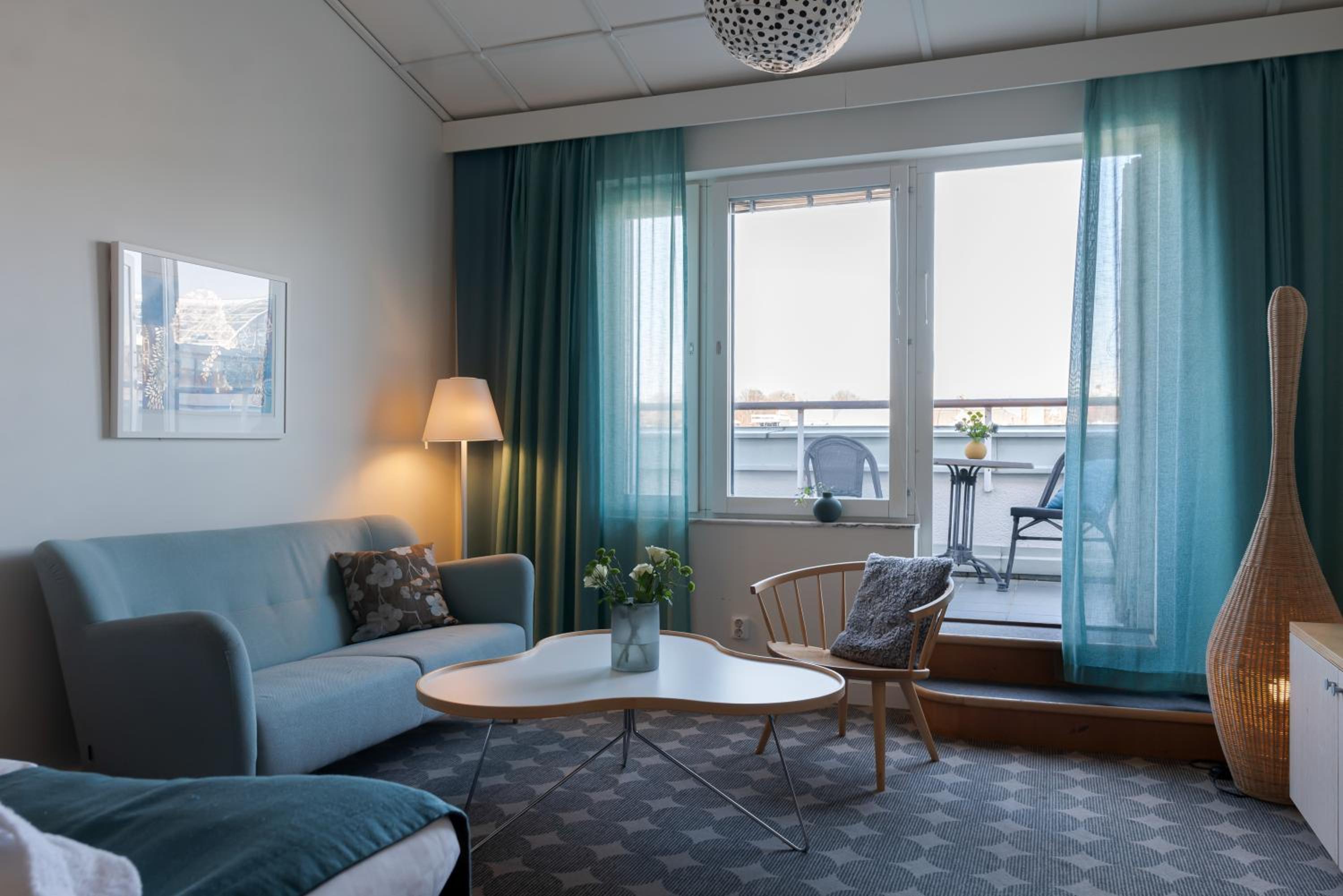 Junior Suite with City View - Photo 7