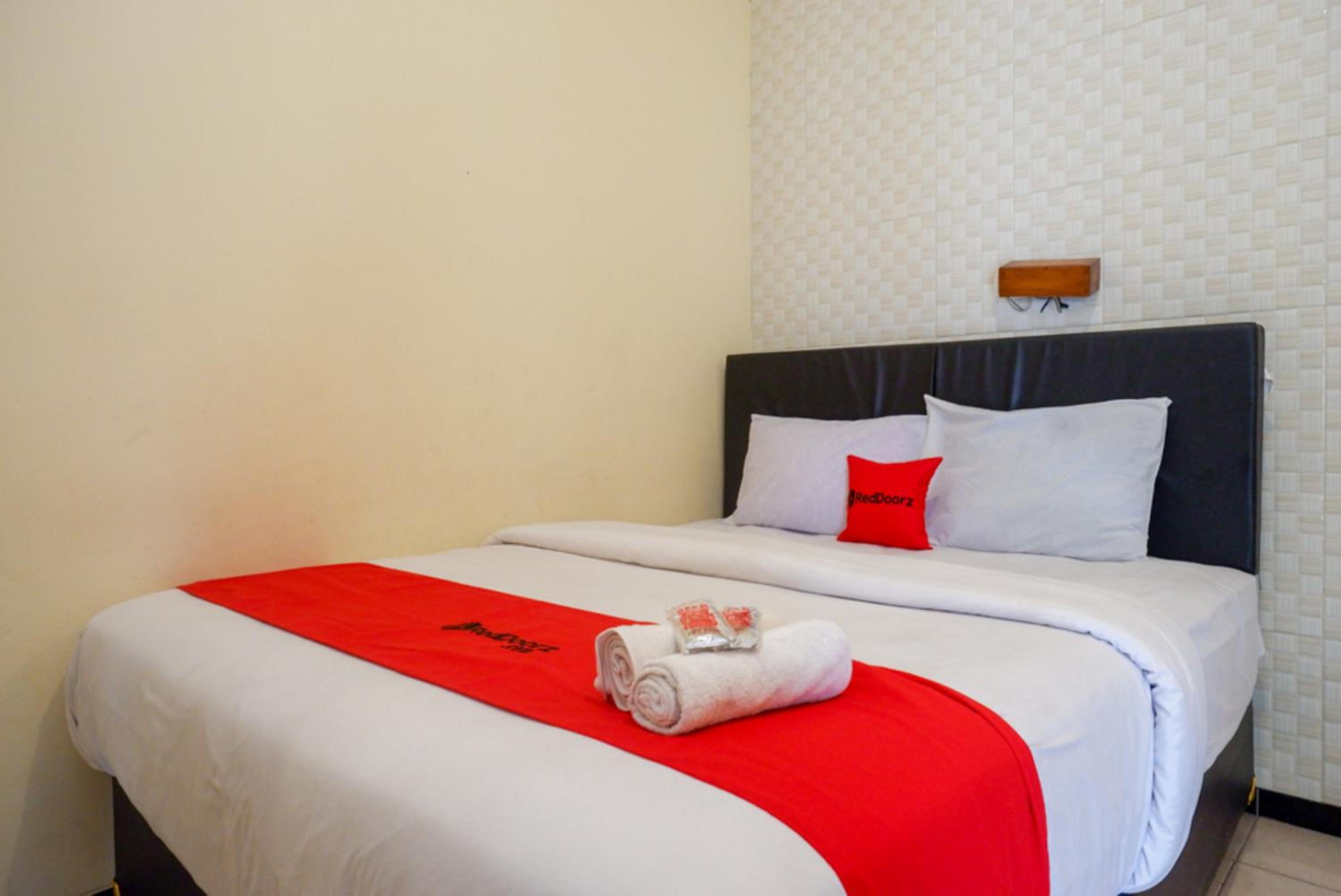 Deluxe Room - Photo 13