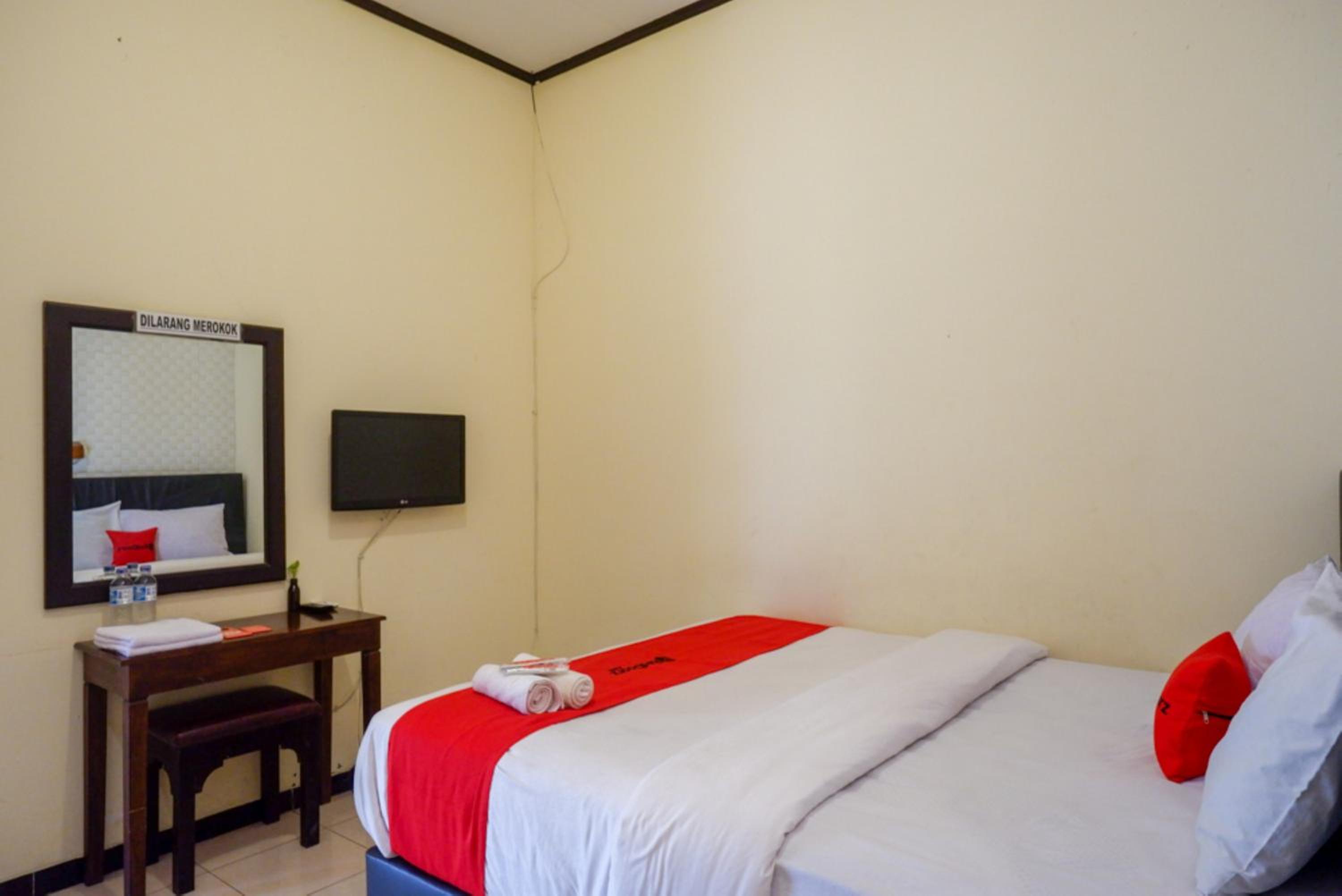 Deluxe Room - Photo 9