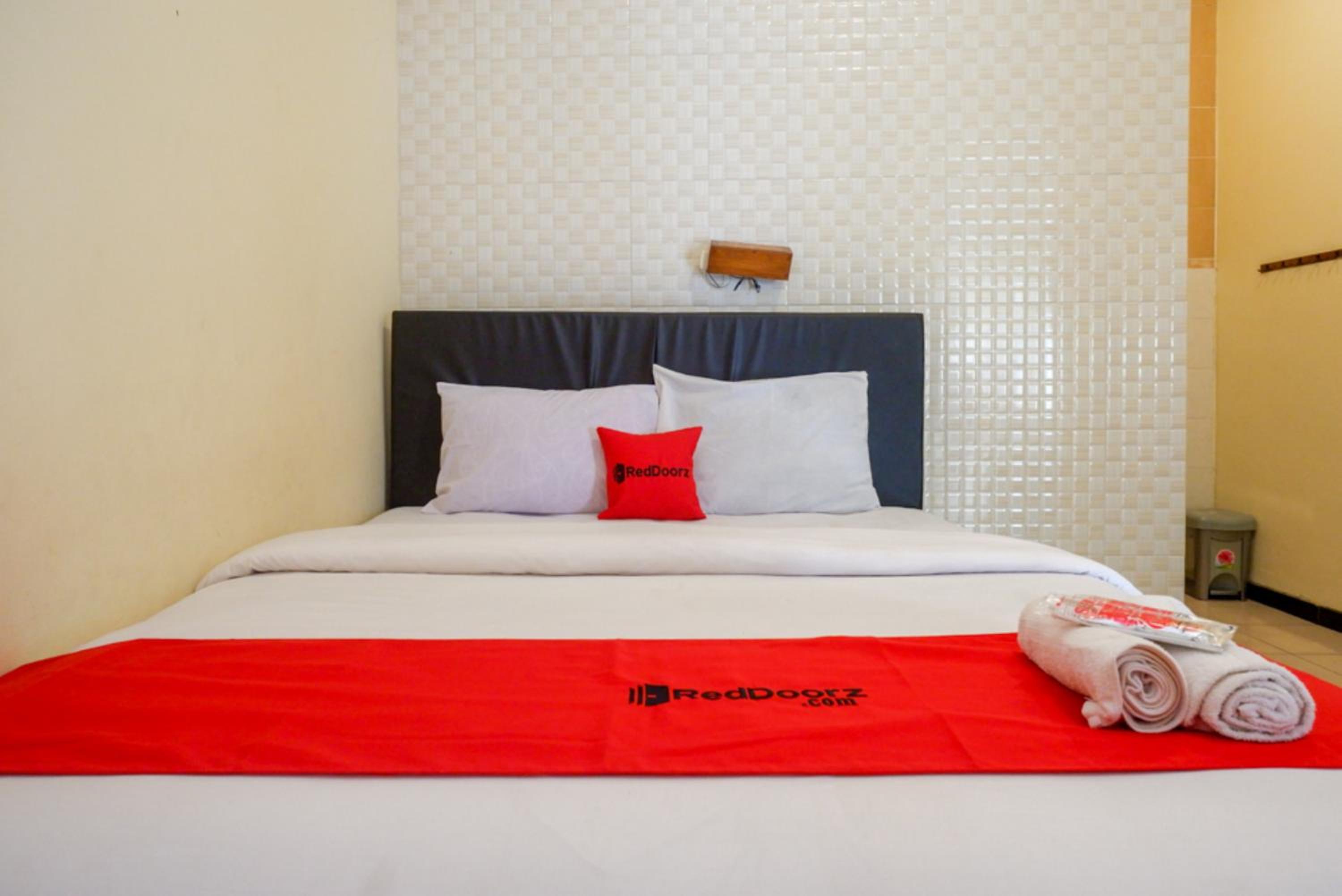 Deluxe Room - Photo 10