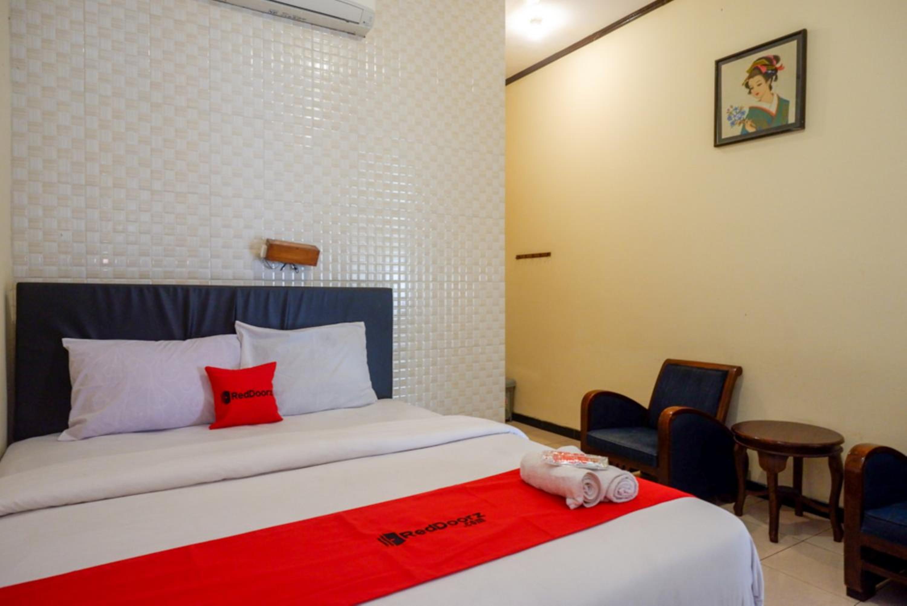 Deluxe Room - Photo 7