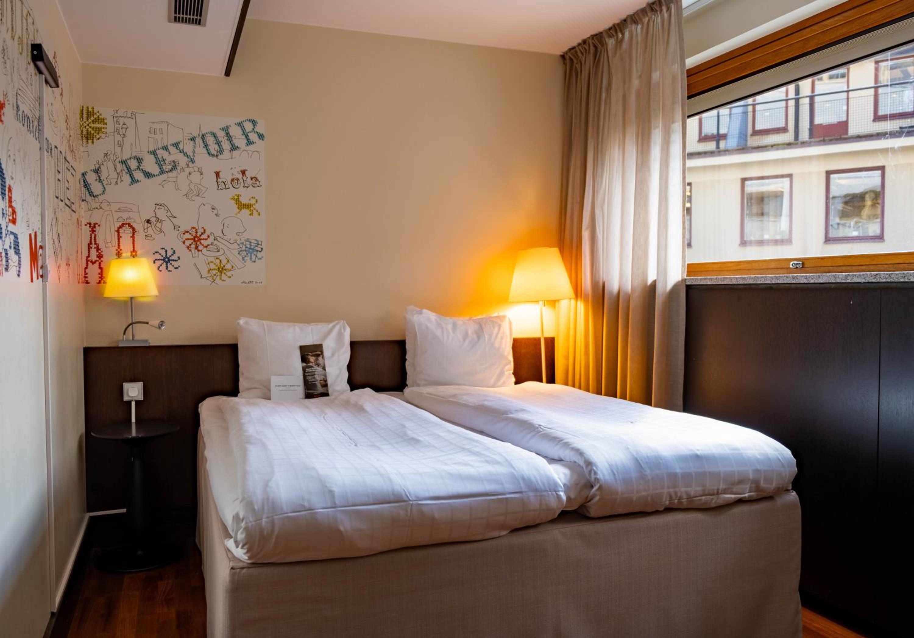 Economy Double Room thumbnail 6