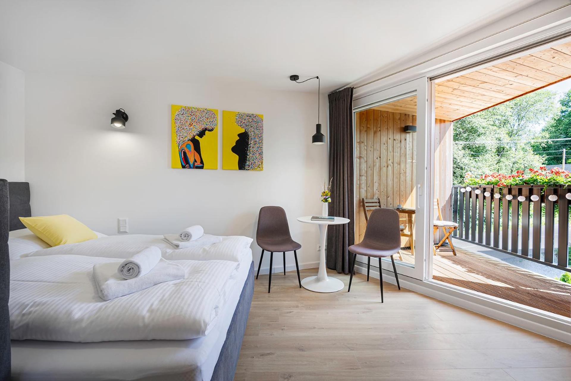 Apartment with Balcony - Photo 2