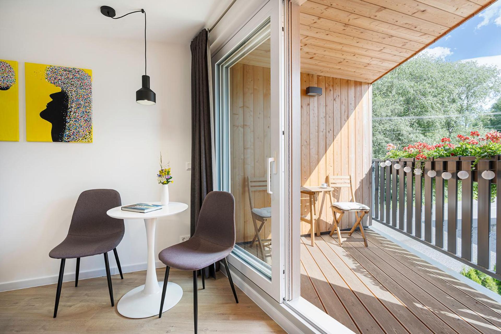 Apartment with Balcony - Photo 7