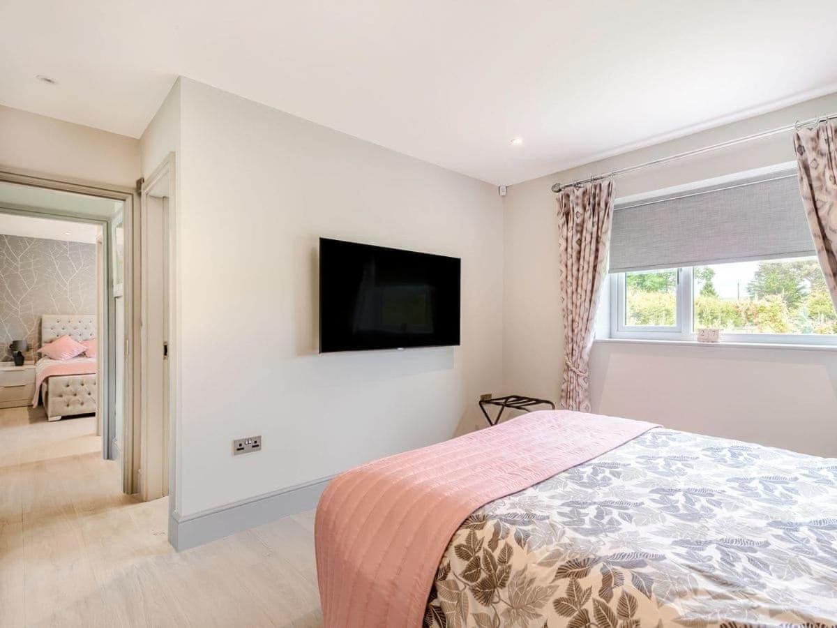 Two-Bedroom House photo 2