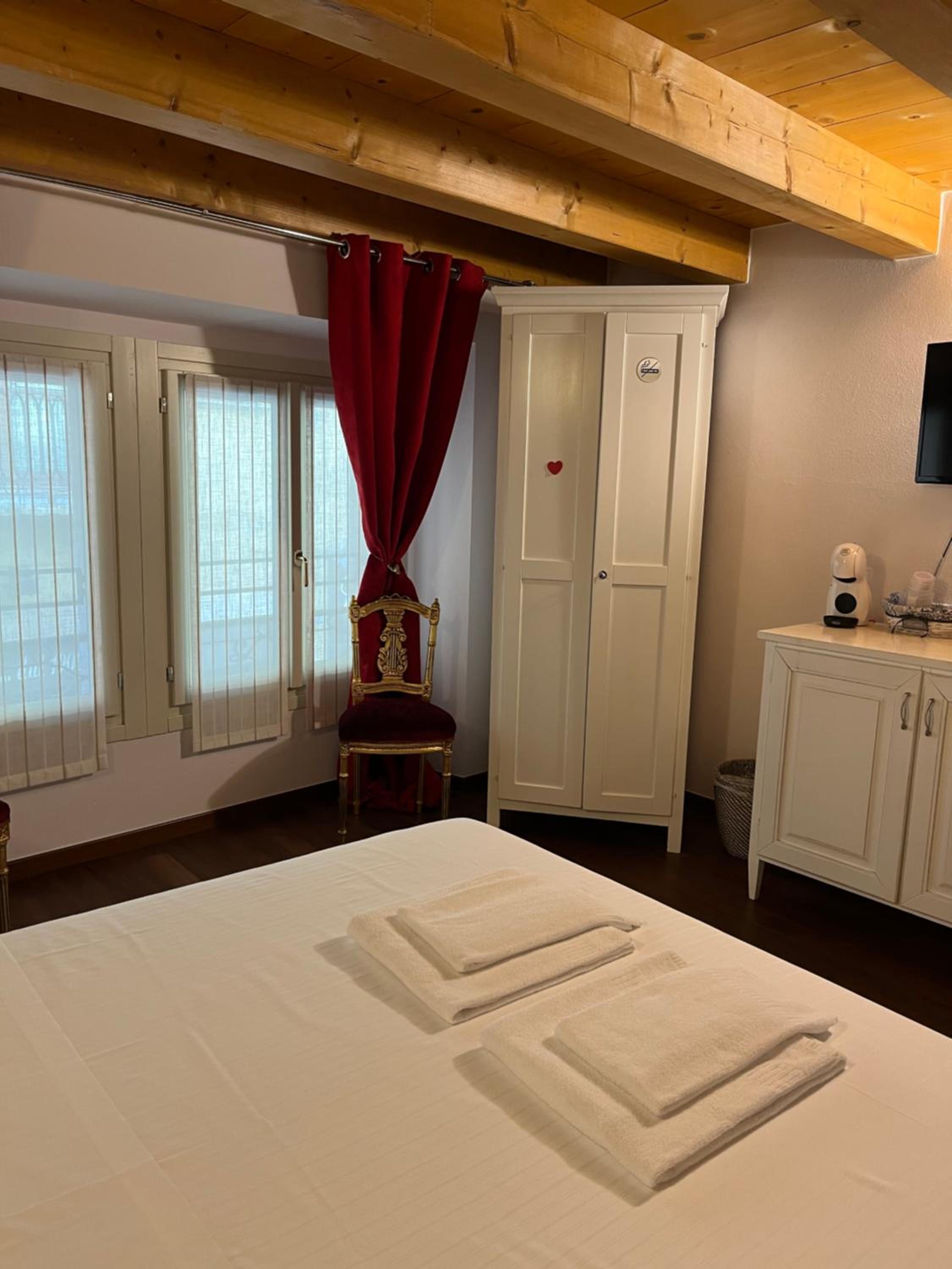 Double Room - Photo 11
