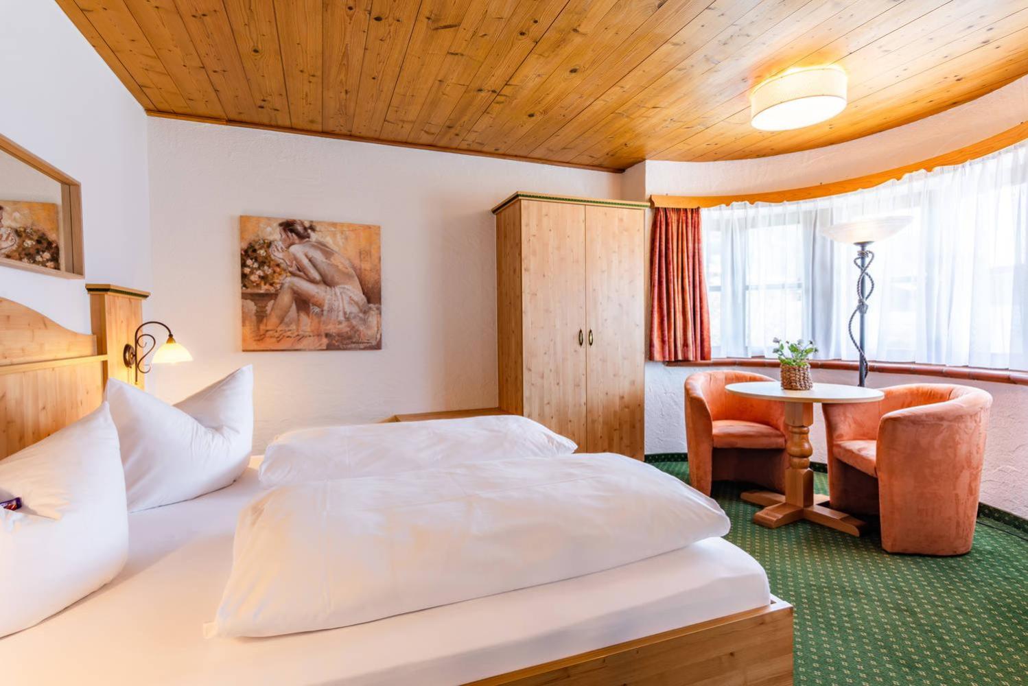 Double Room with Lake View - Photo 2