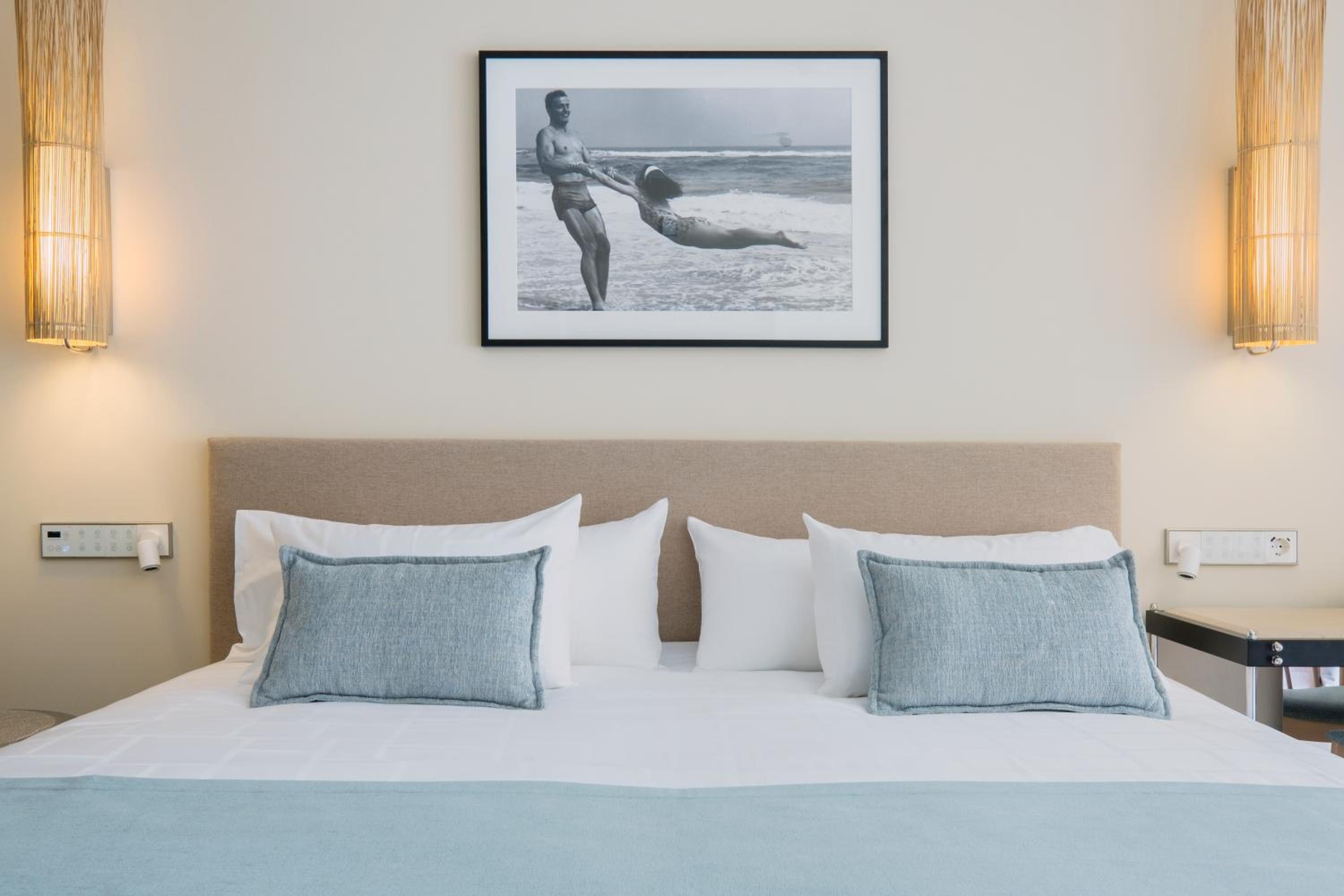 Junior Suite with Terrace and Side Sea View - Photo 6