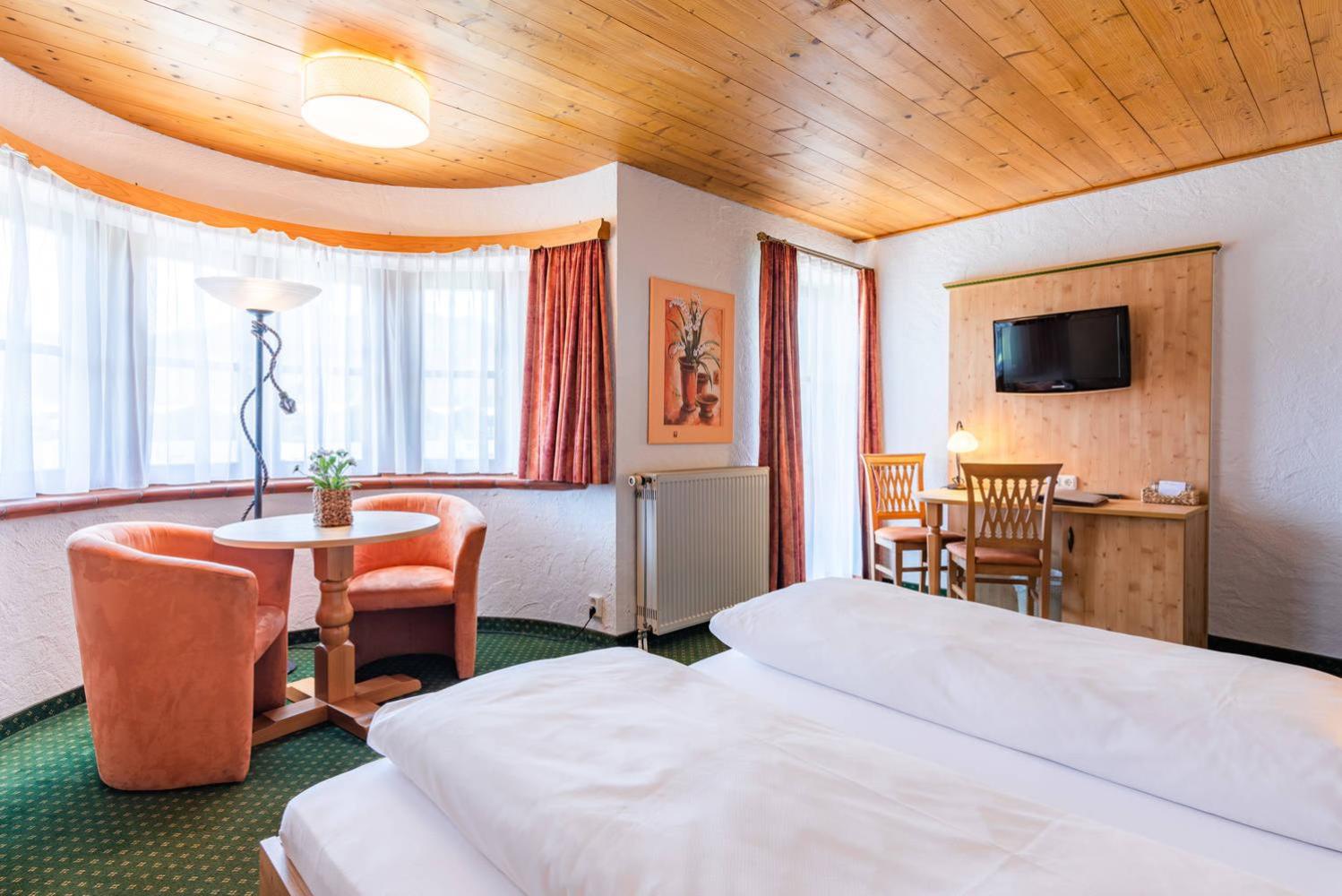 Double Room with Lake View - Photo 1