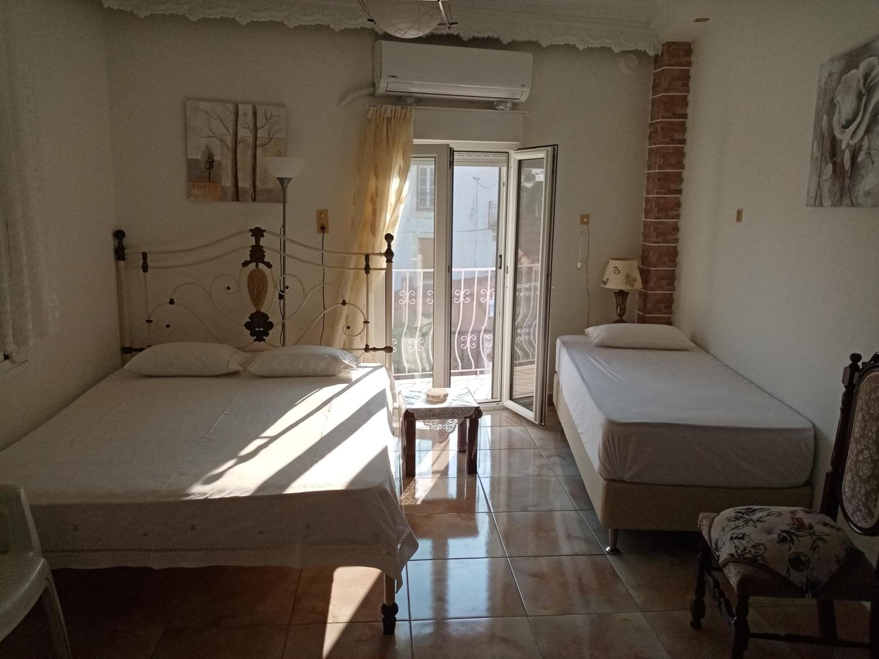 One-Bedroom House photo 1