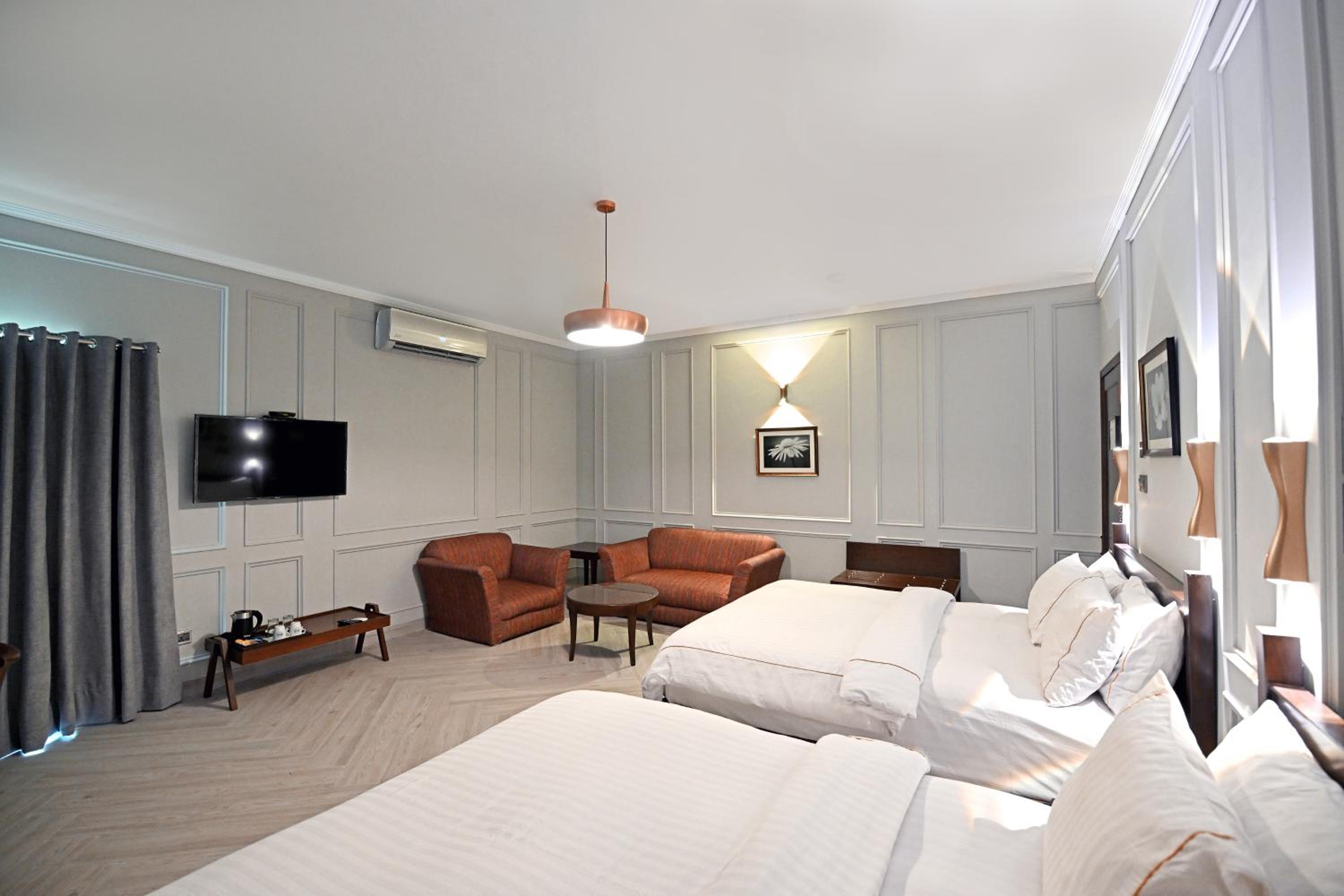 Deluxe Family Room photo 3