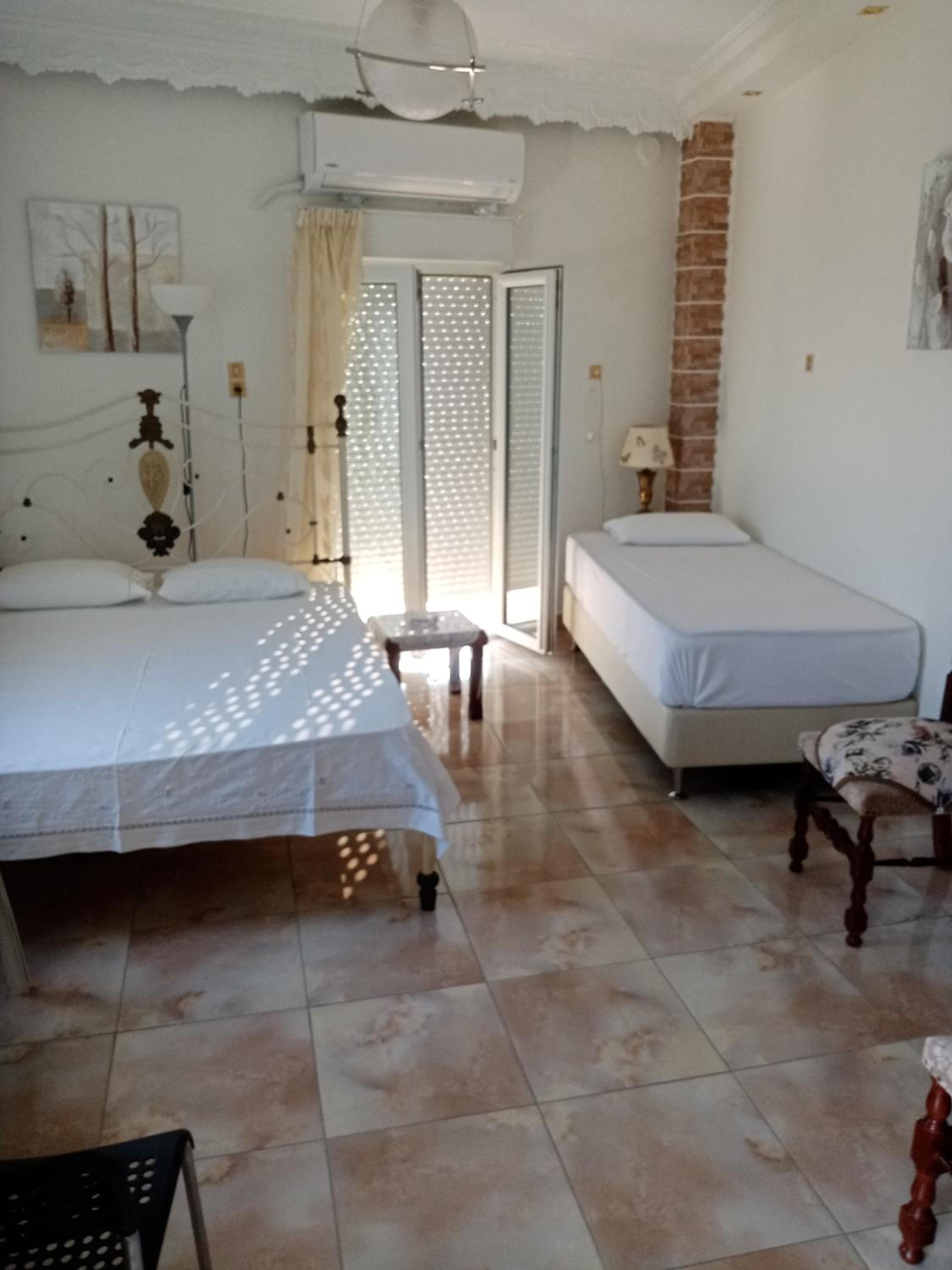 One-Bedroom House photo 3