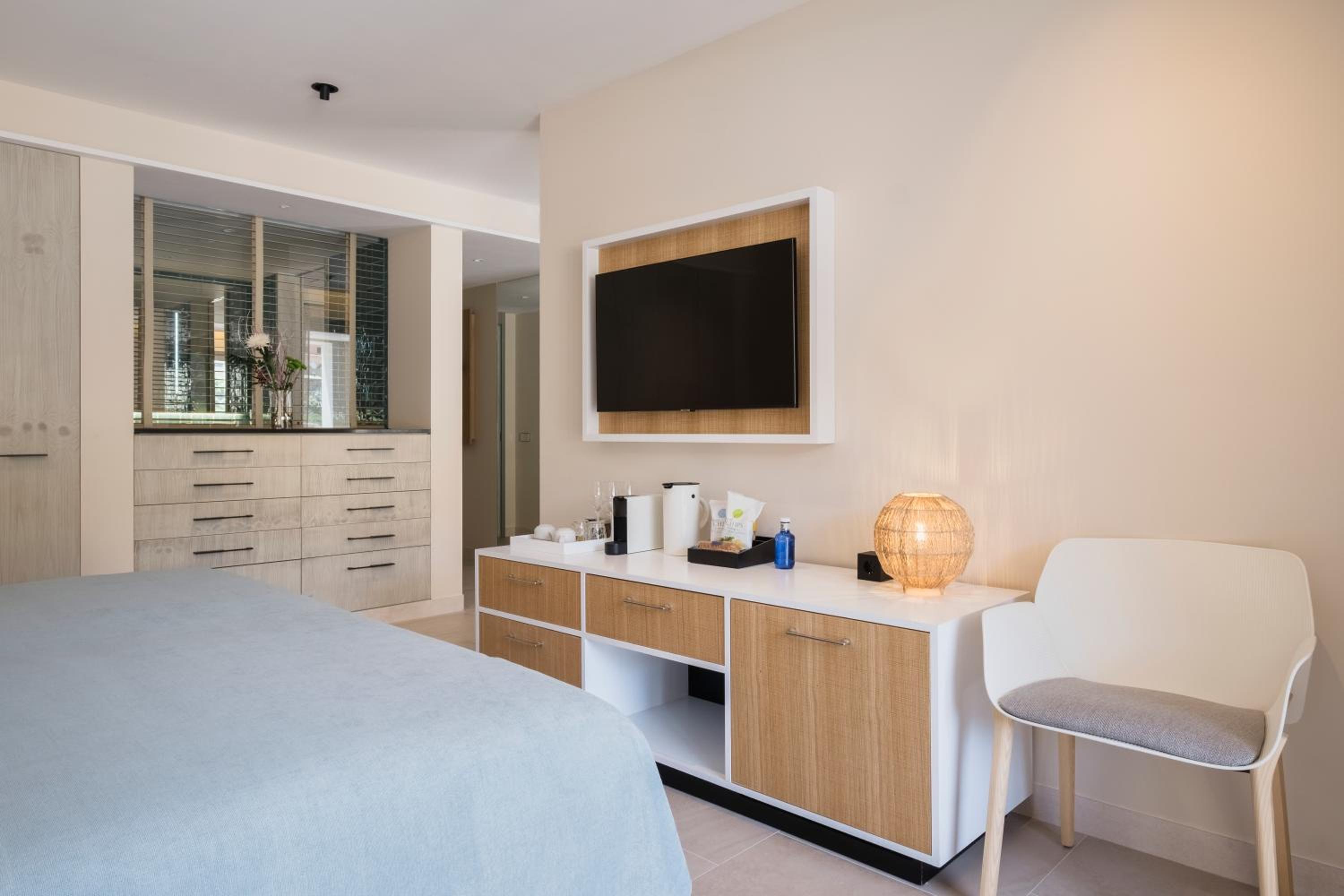 Suite With Private Pool and Side Sea View - Photo 5