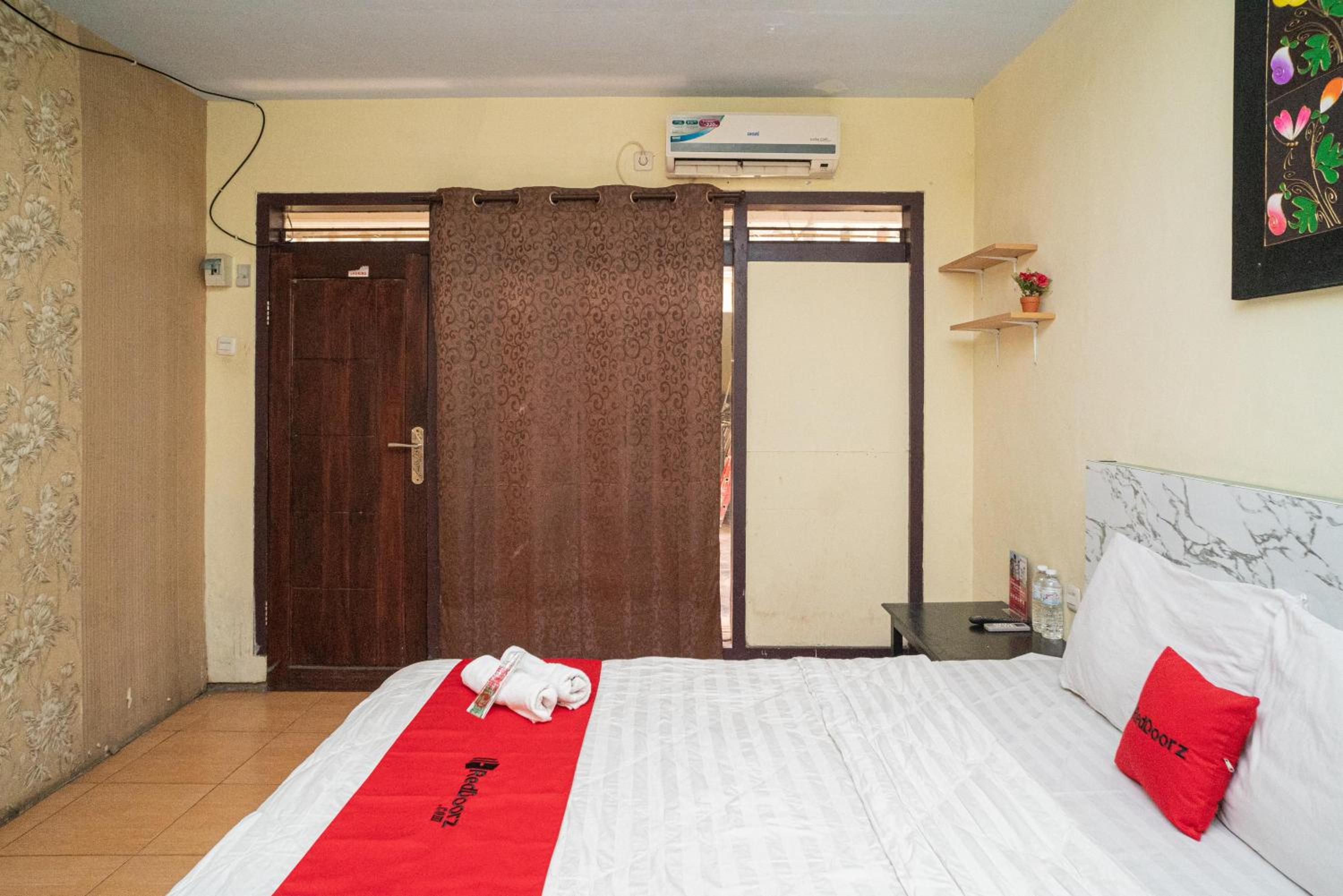 Deluxe Room - Photo 7