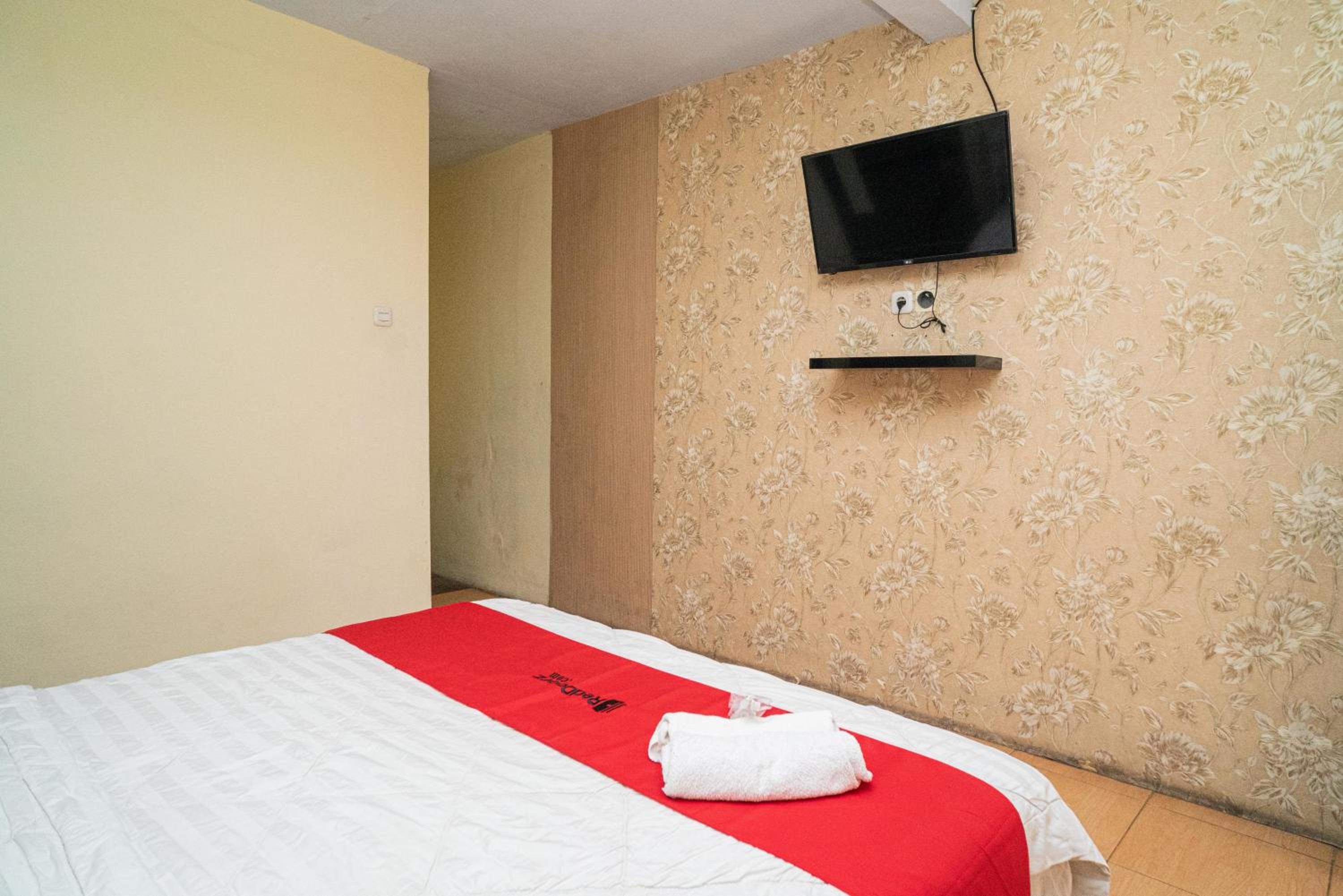Deluxe Room - Photo 6