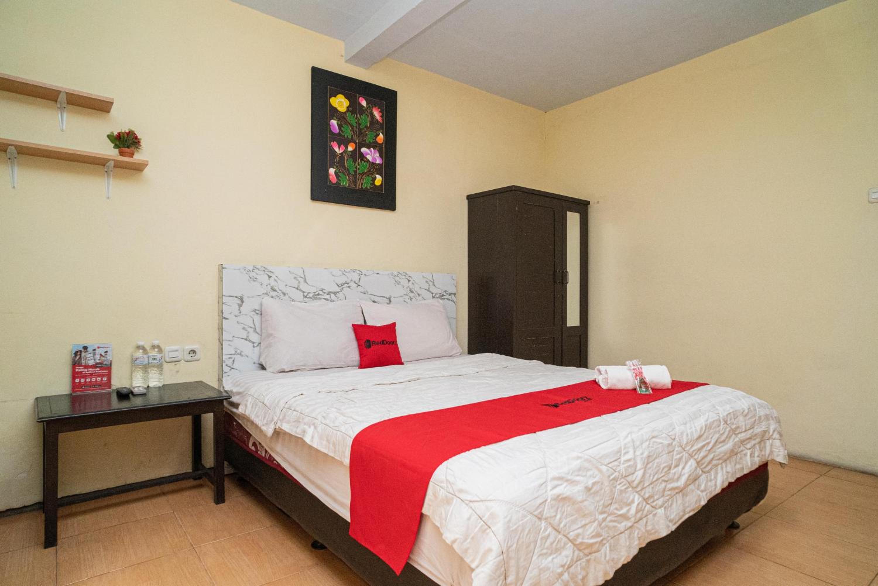 Deluxe Room - Photo 8