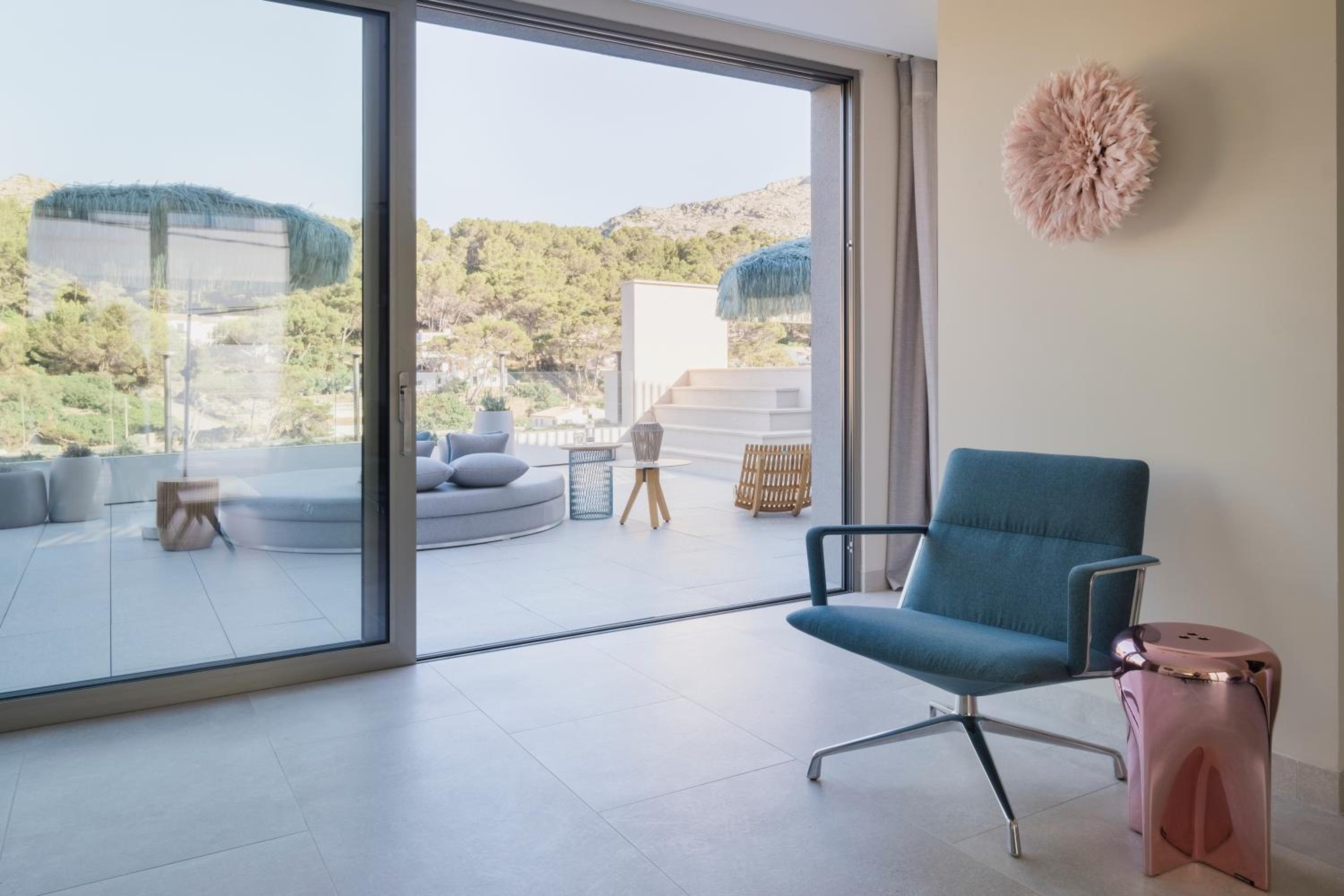 Suite Penthouse con Piscina Privada y Vista Lateral al Mar