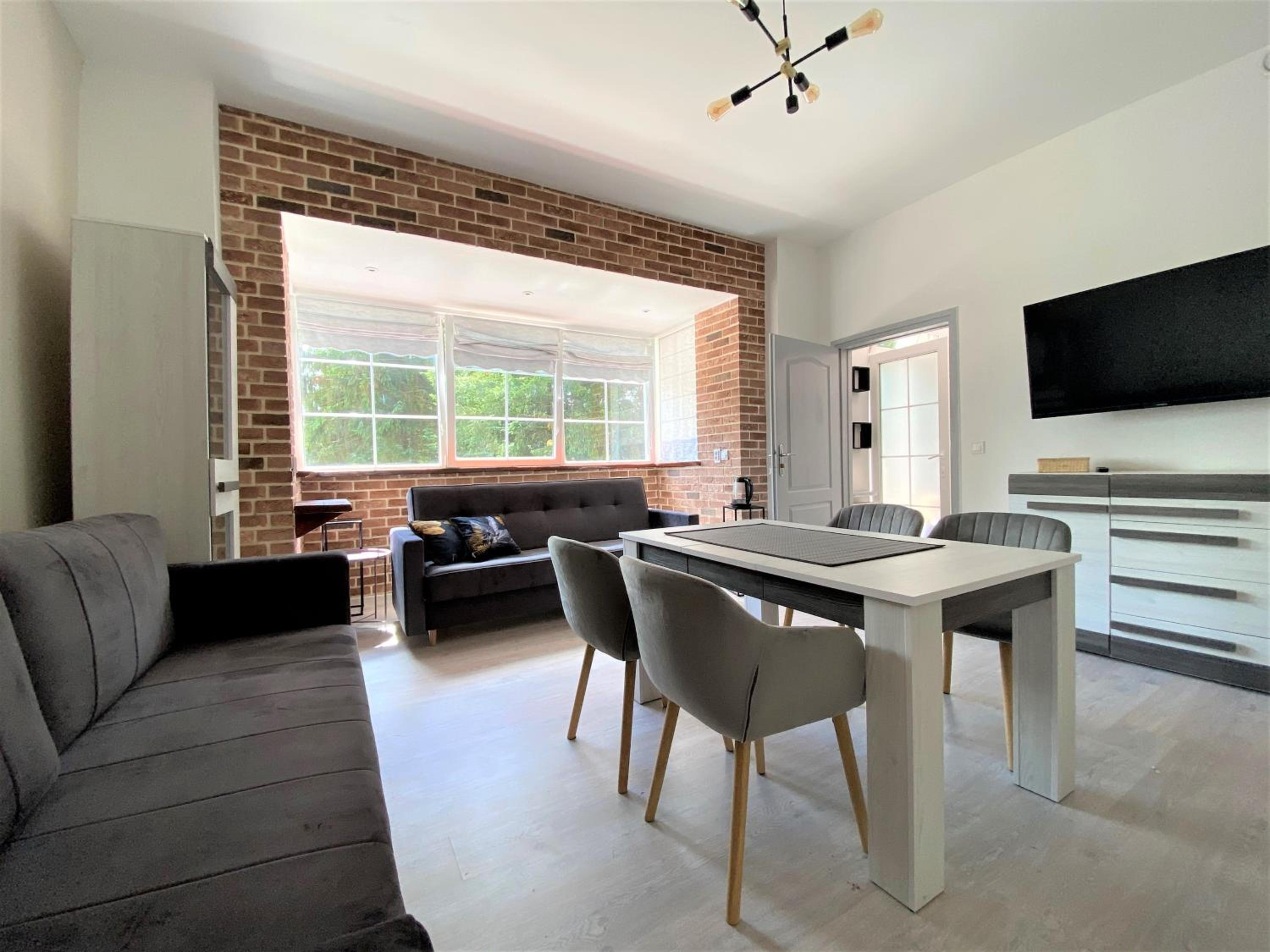 Studio Apartment - Photo 1