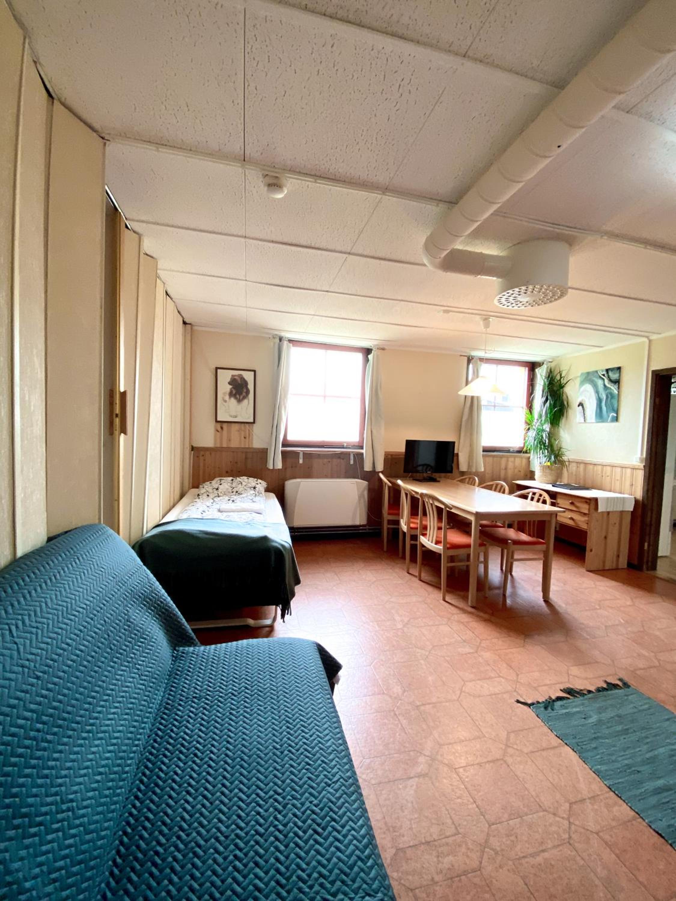One-Bedroom Apartment photo 1
