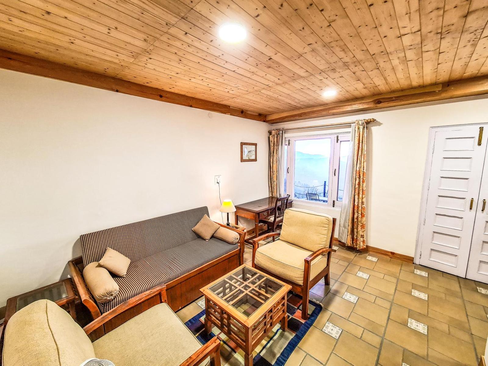 Suite with Mountain View - Photo 3