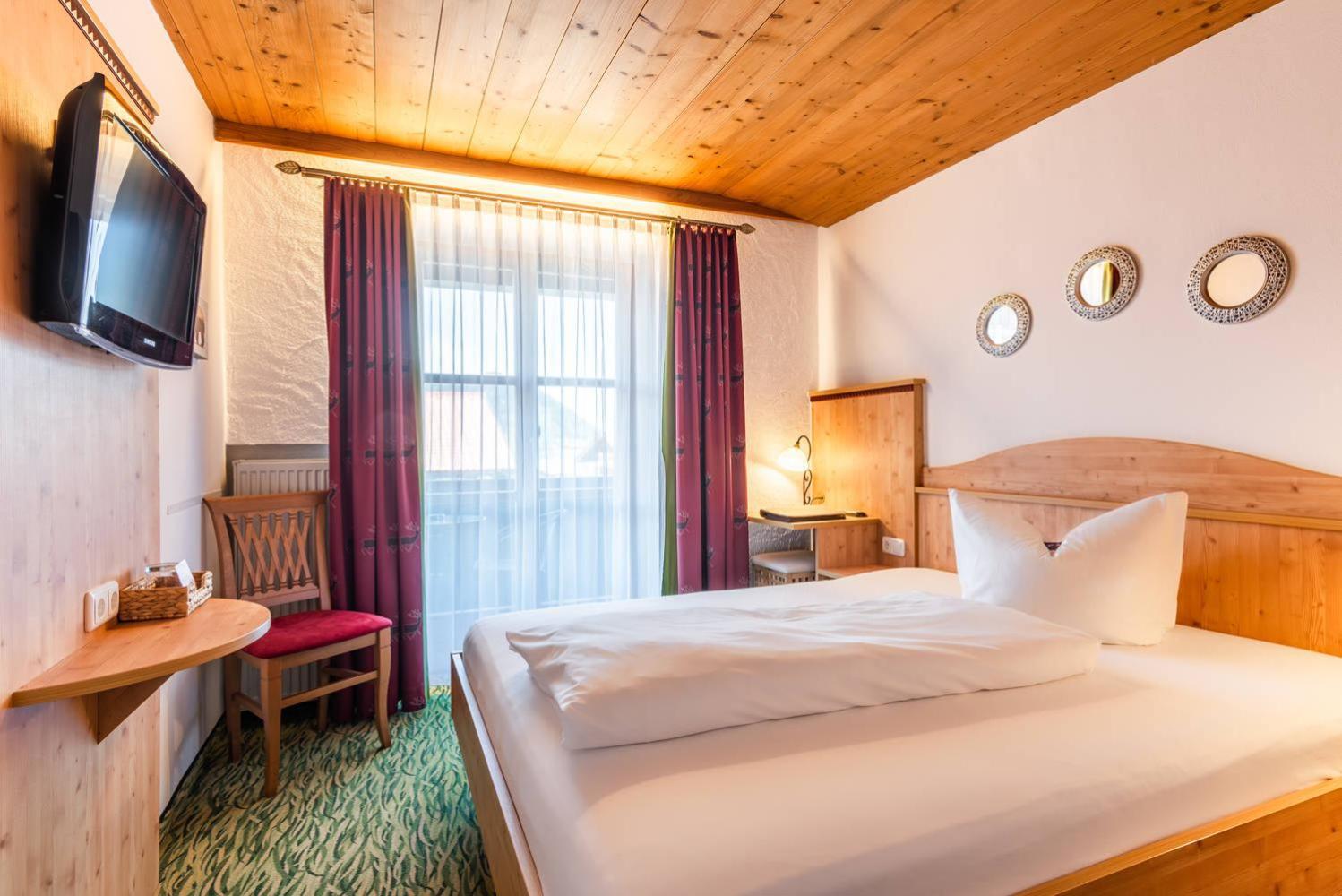 Doppelzimmer mit Bergblick - Photo 1