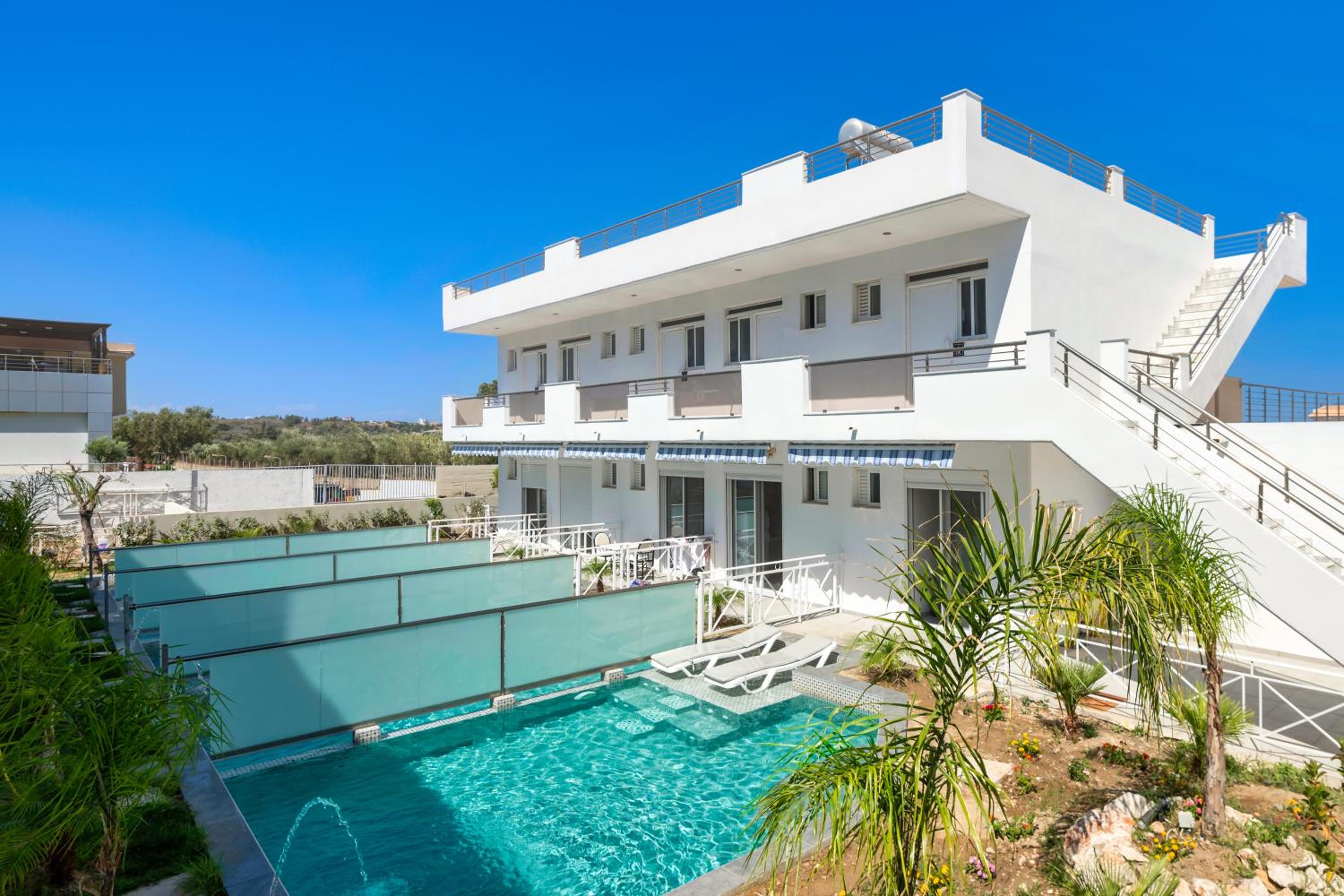 Superior Double with Private Pool & Pool View - Photo 4