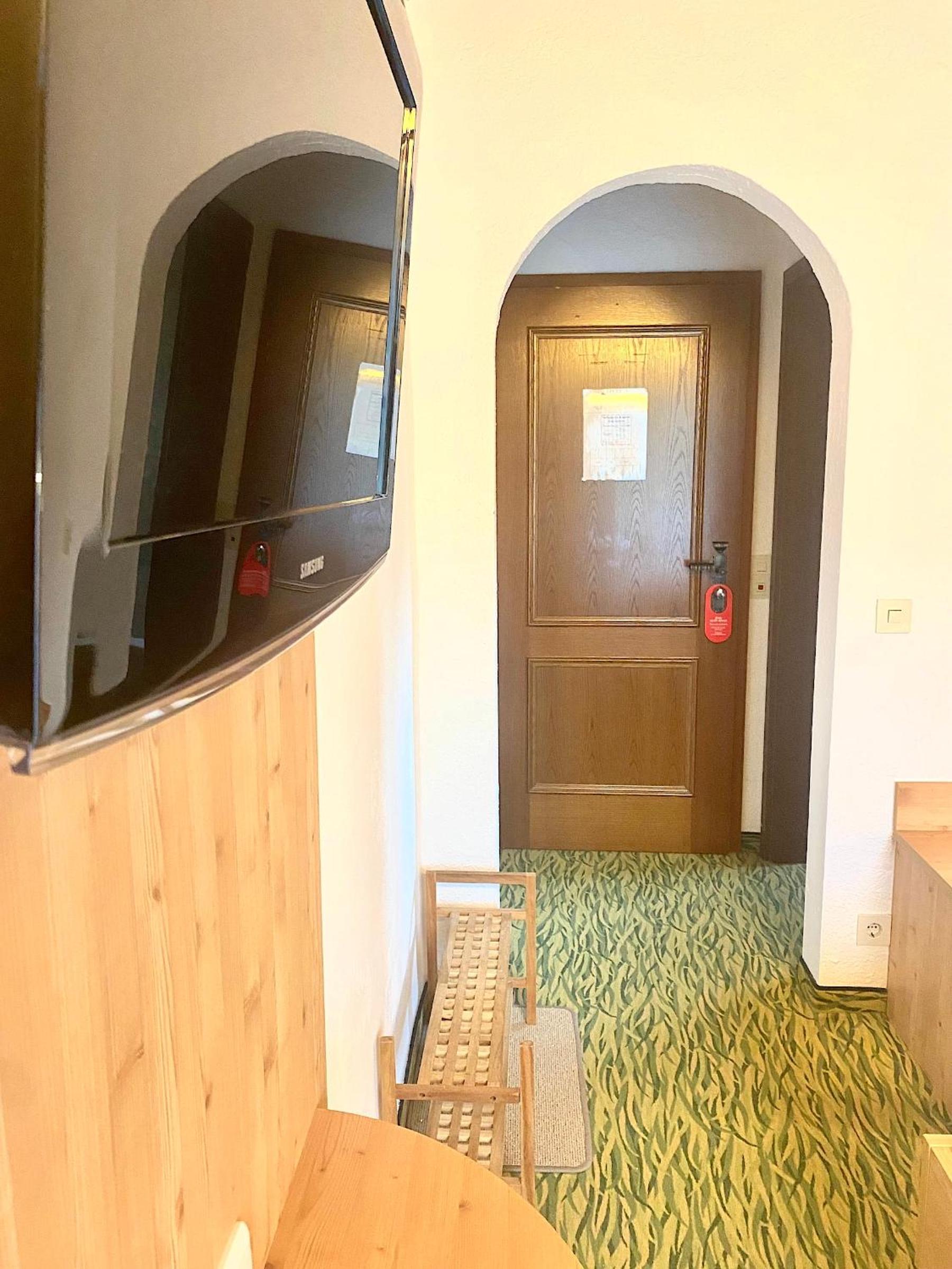 Double Room with Mountain View - Photo 2