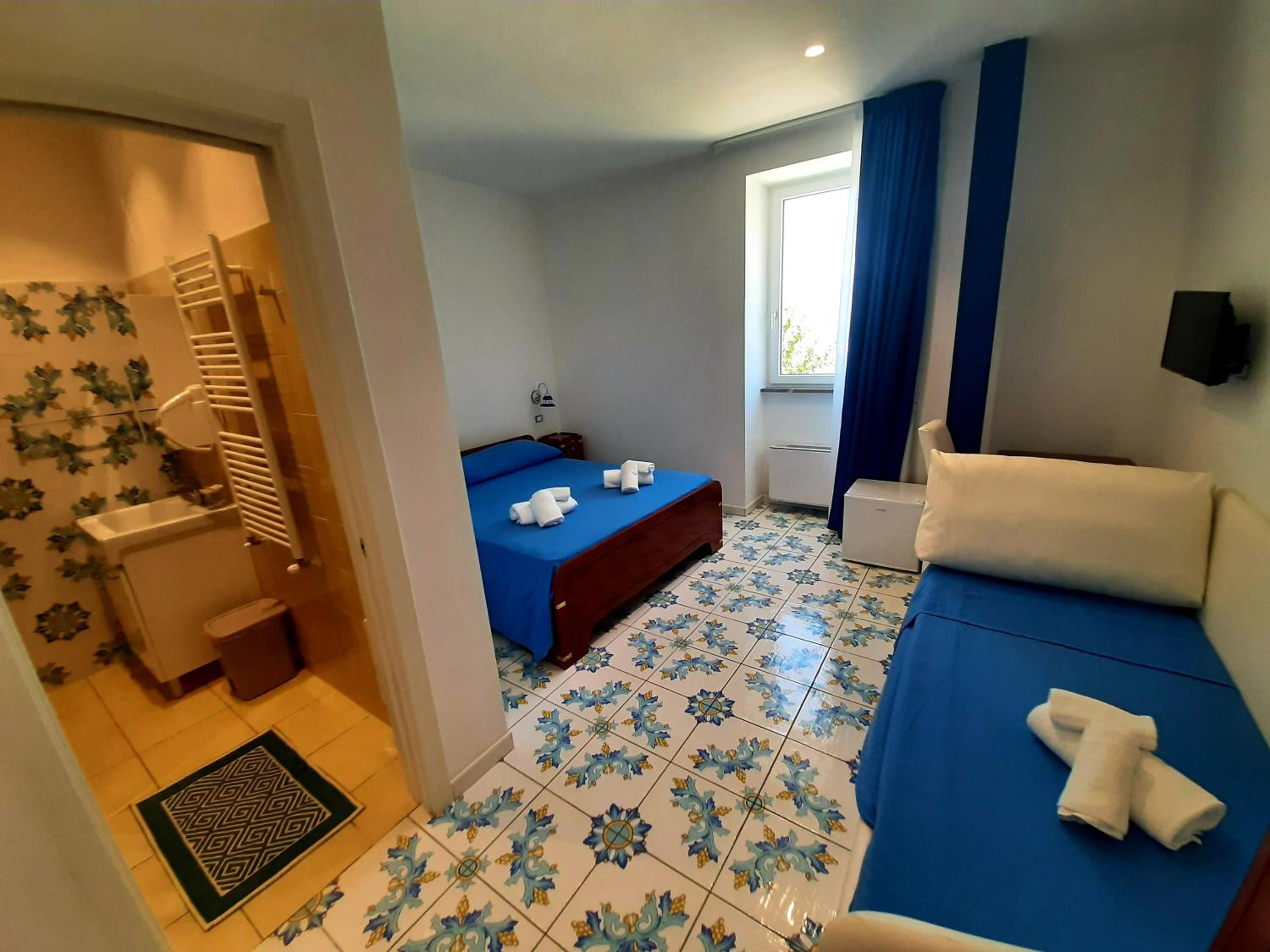 Double or Twin Room with Sea View photo 1