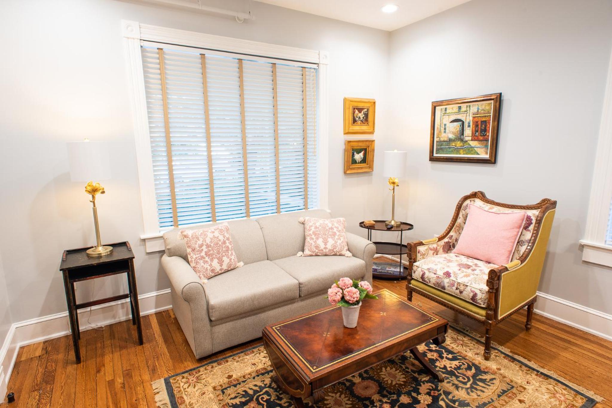 Deluxe Queen Suite - Photo 1