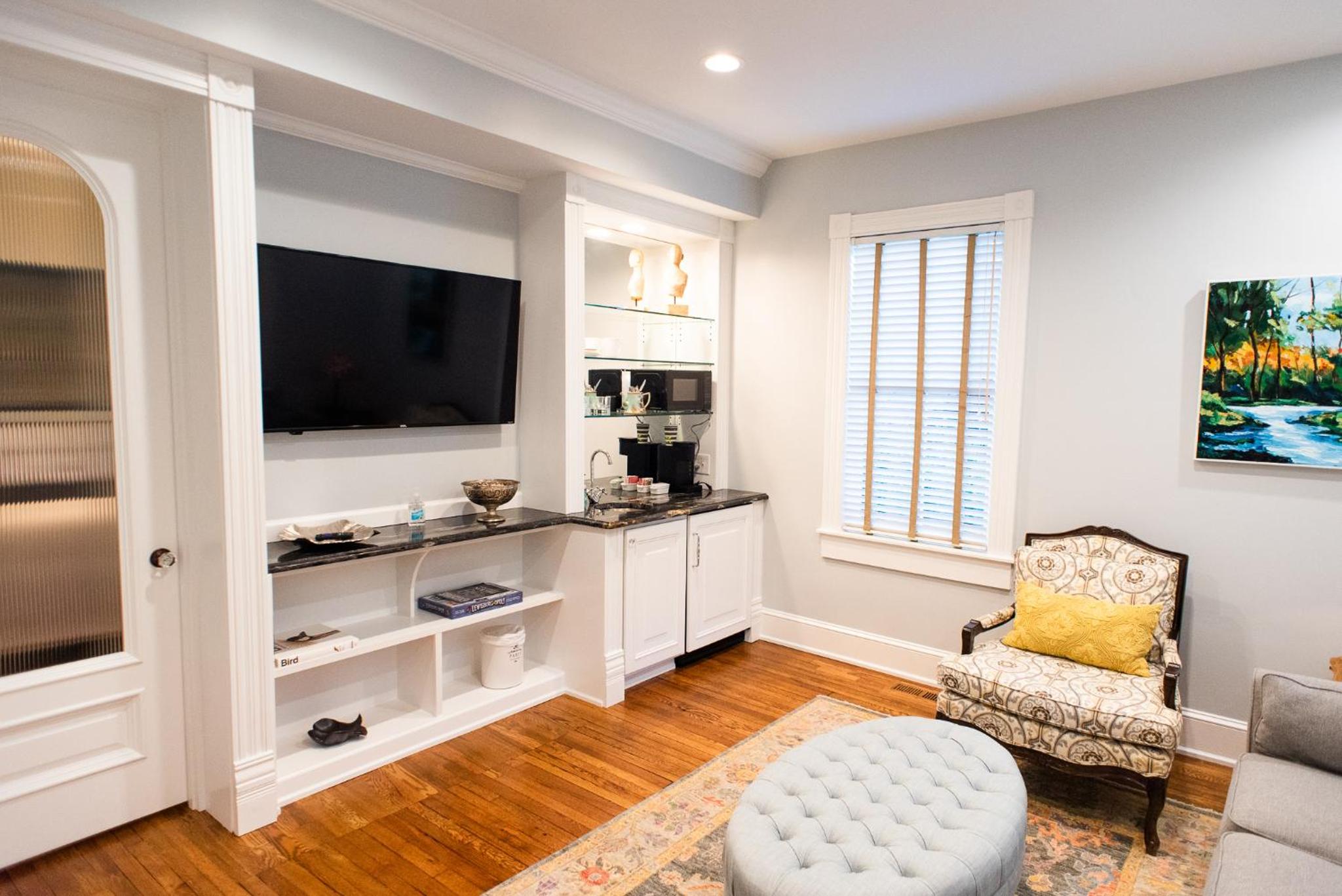 Queen Suite - Photo 1