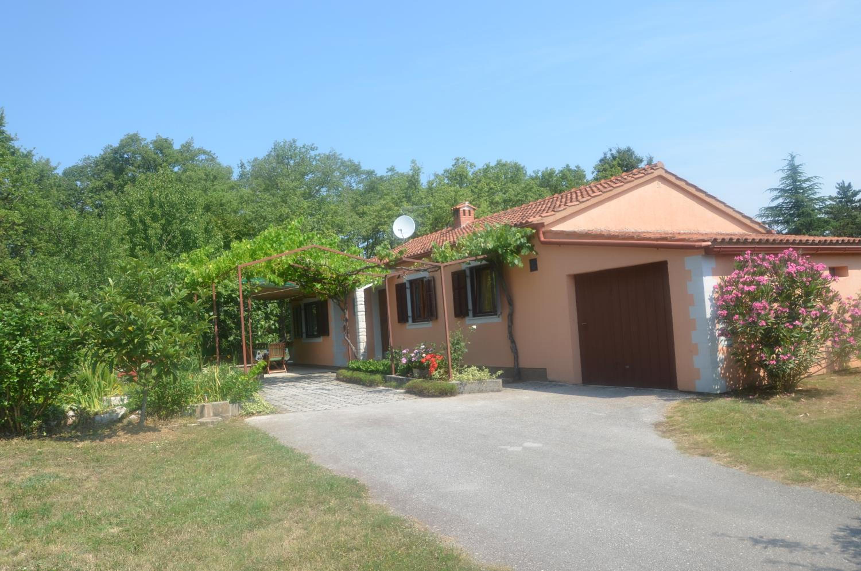 Three-Bedroom Villa photo 2