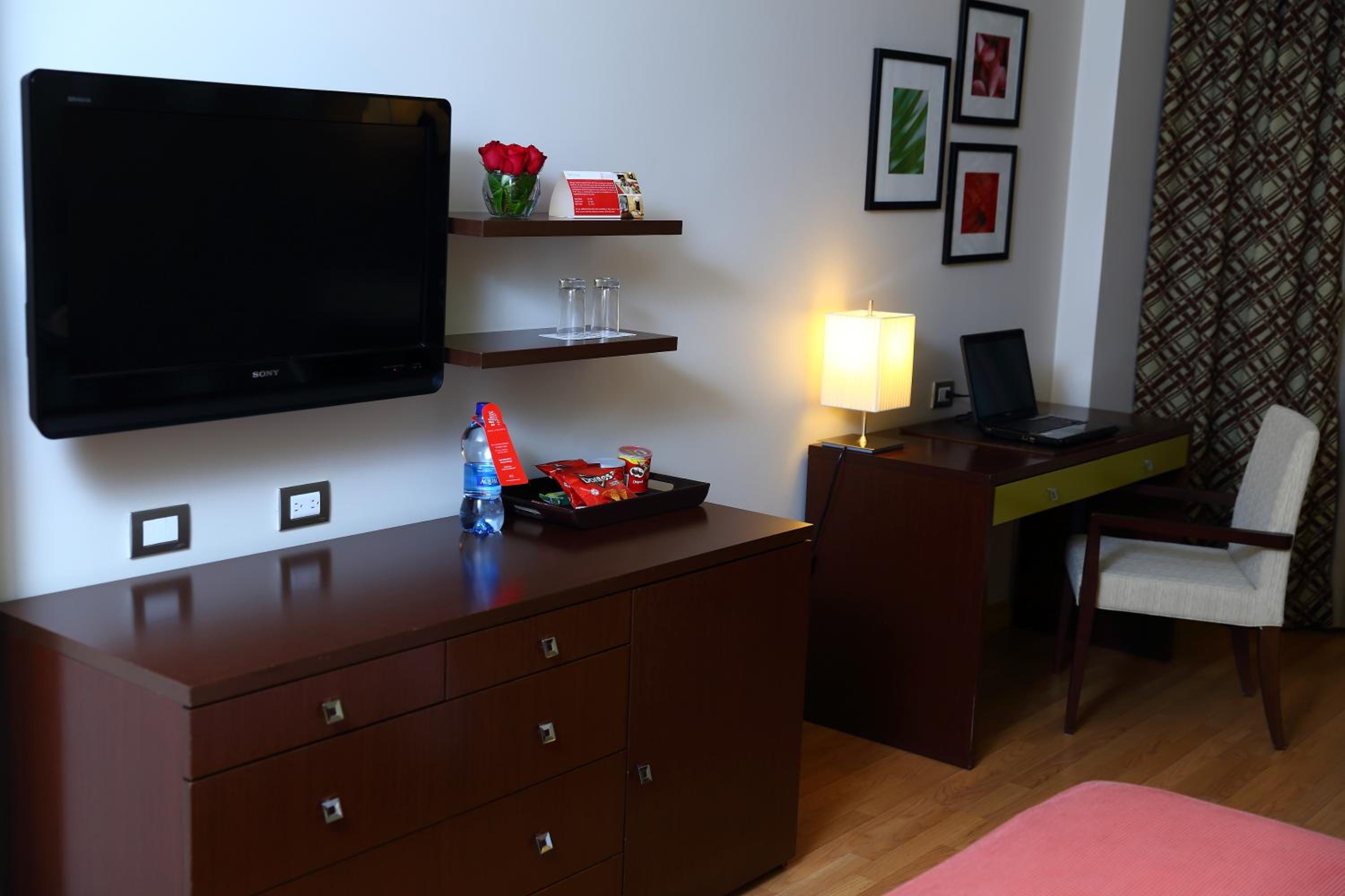 Executive Double Room with Two Double Beds photo 3