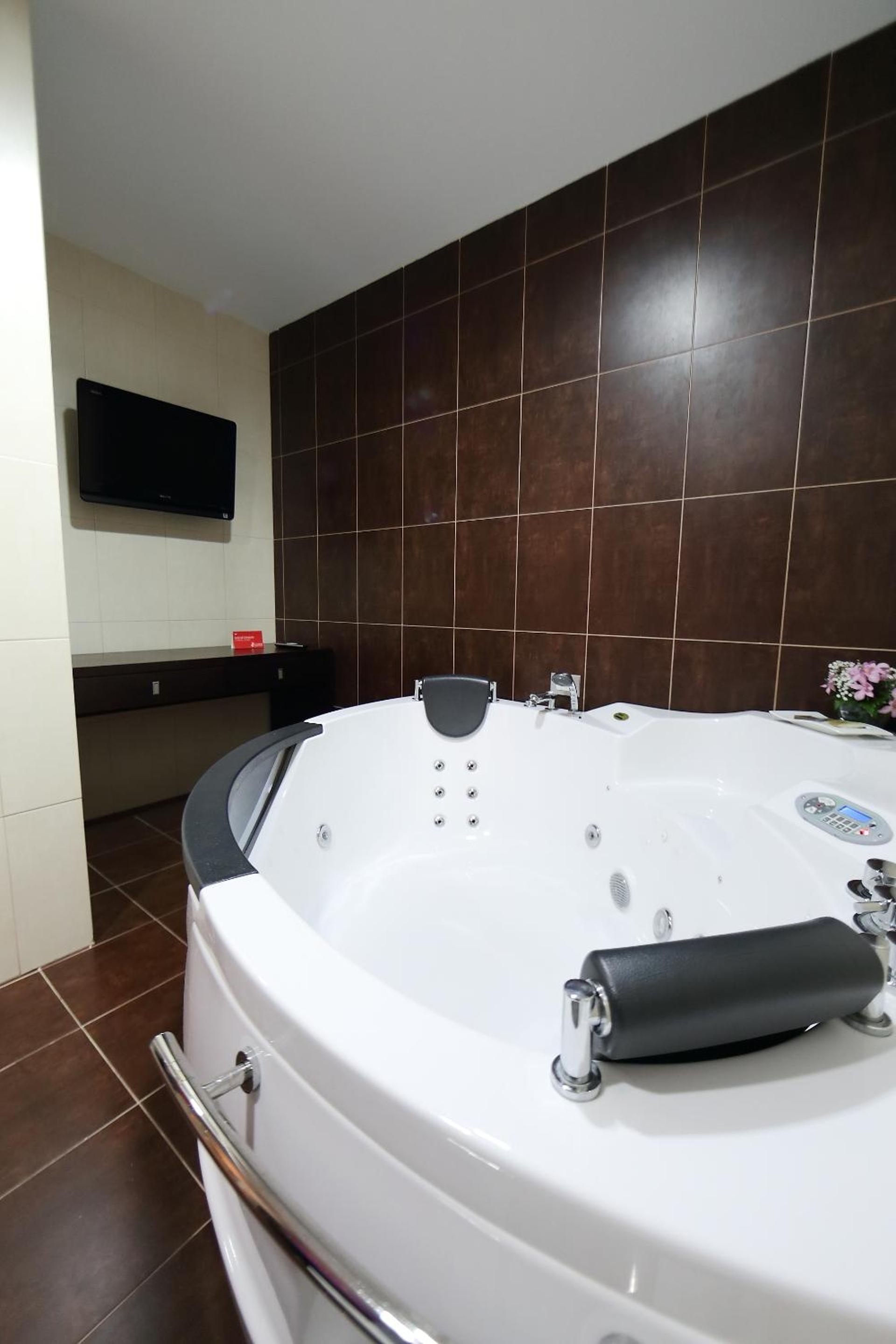Master Suite - Photo 11
