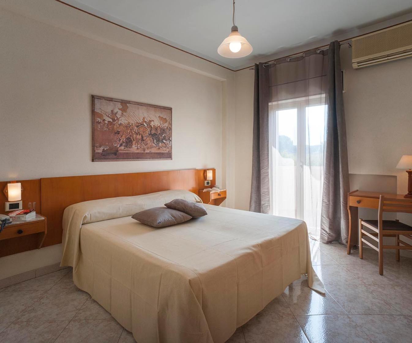 Standard Room with Balcony photo 2