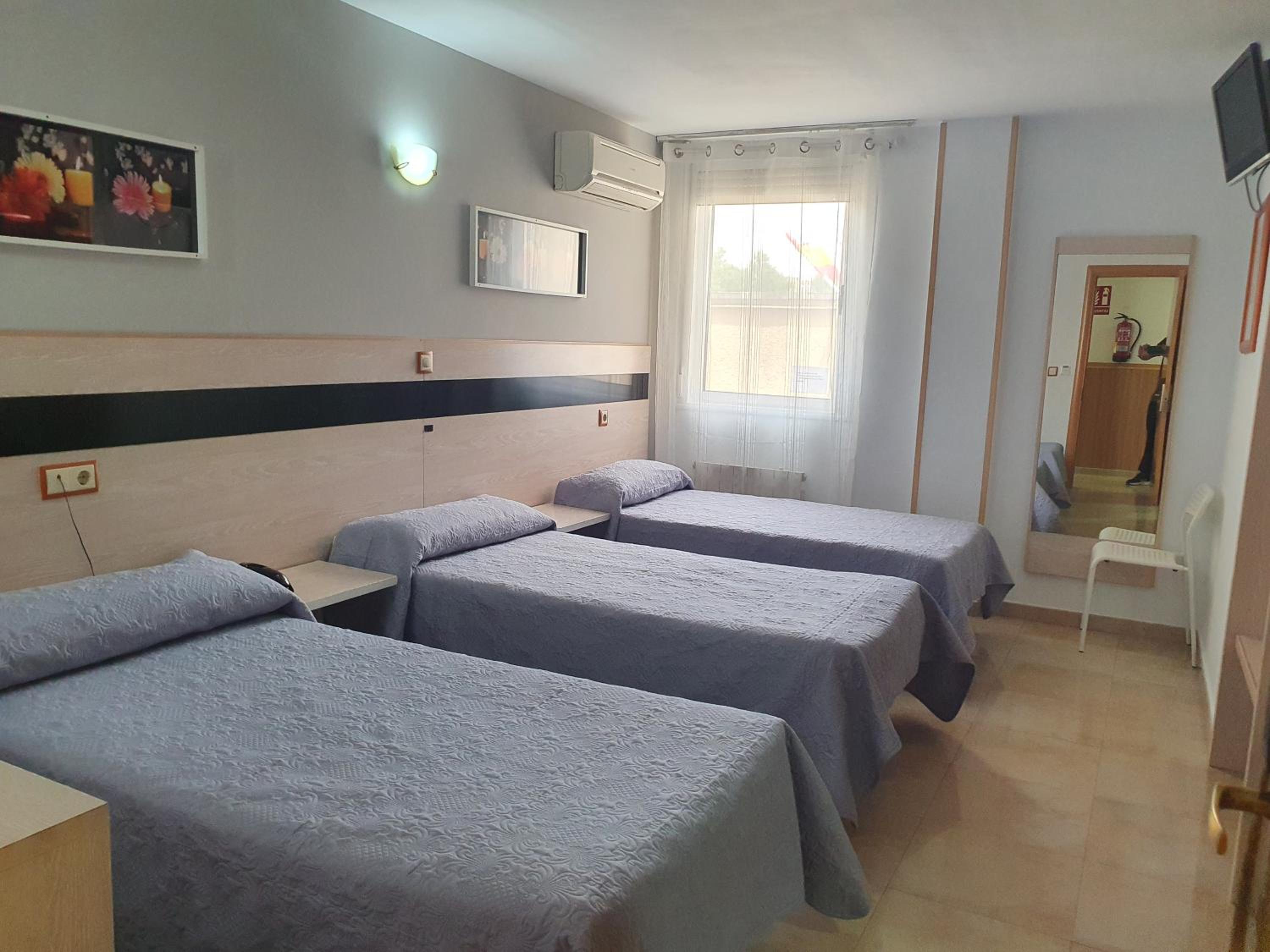 Triple Room with Private Bathroom - Photo 1